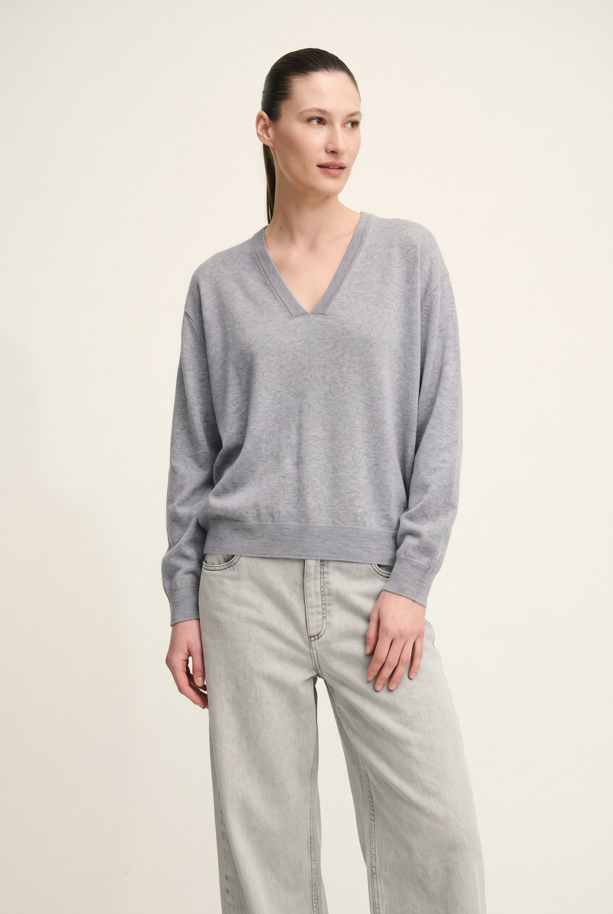 Solo V-neck in shimmering wool