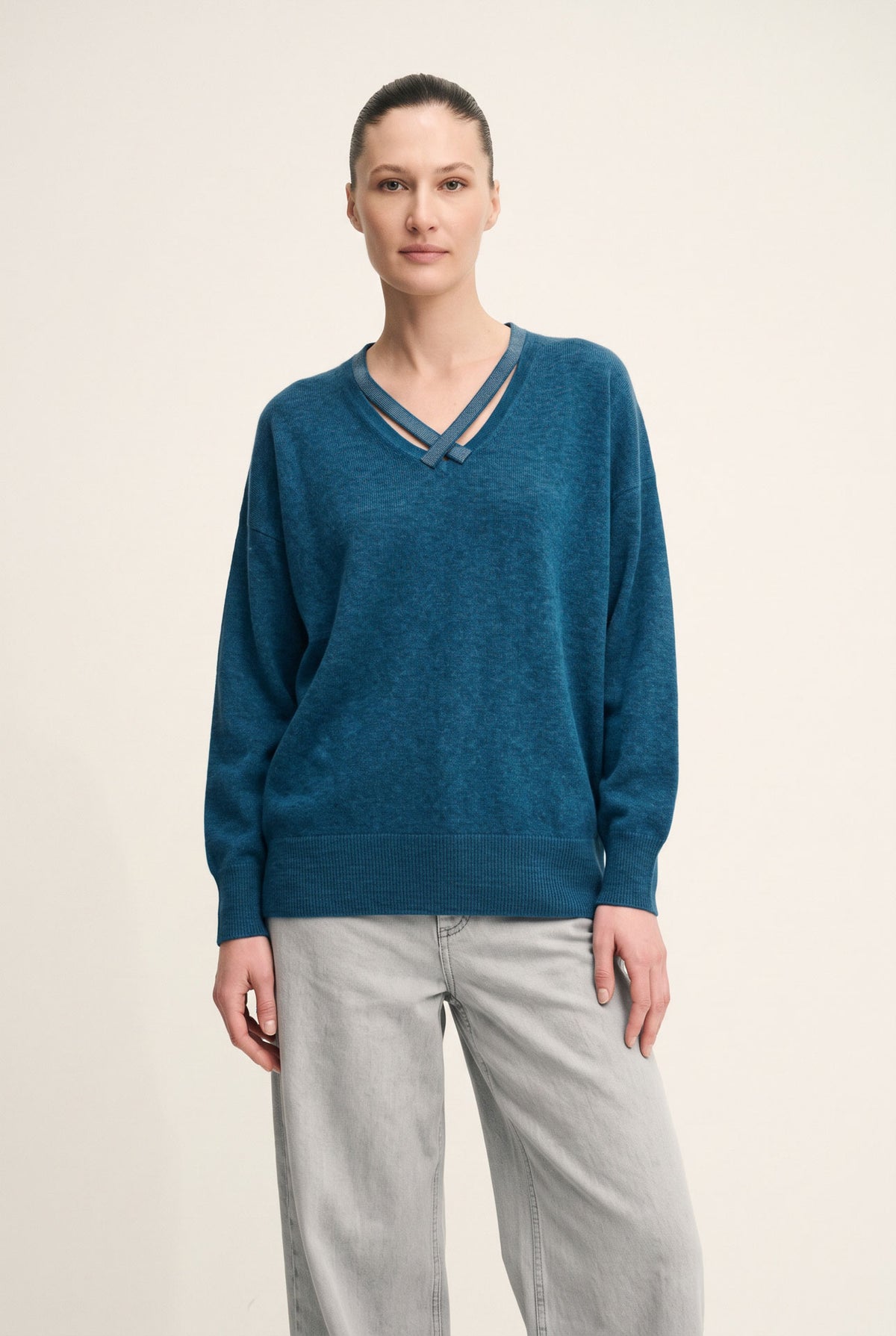 Scollo V con incrocio in lana, seta cashmere