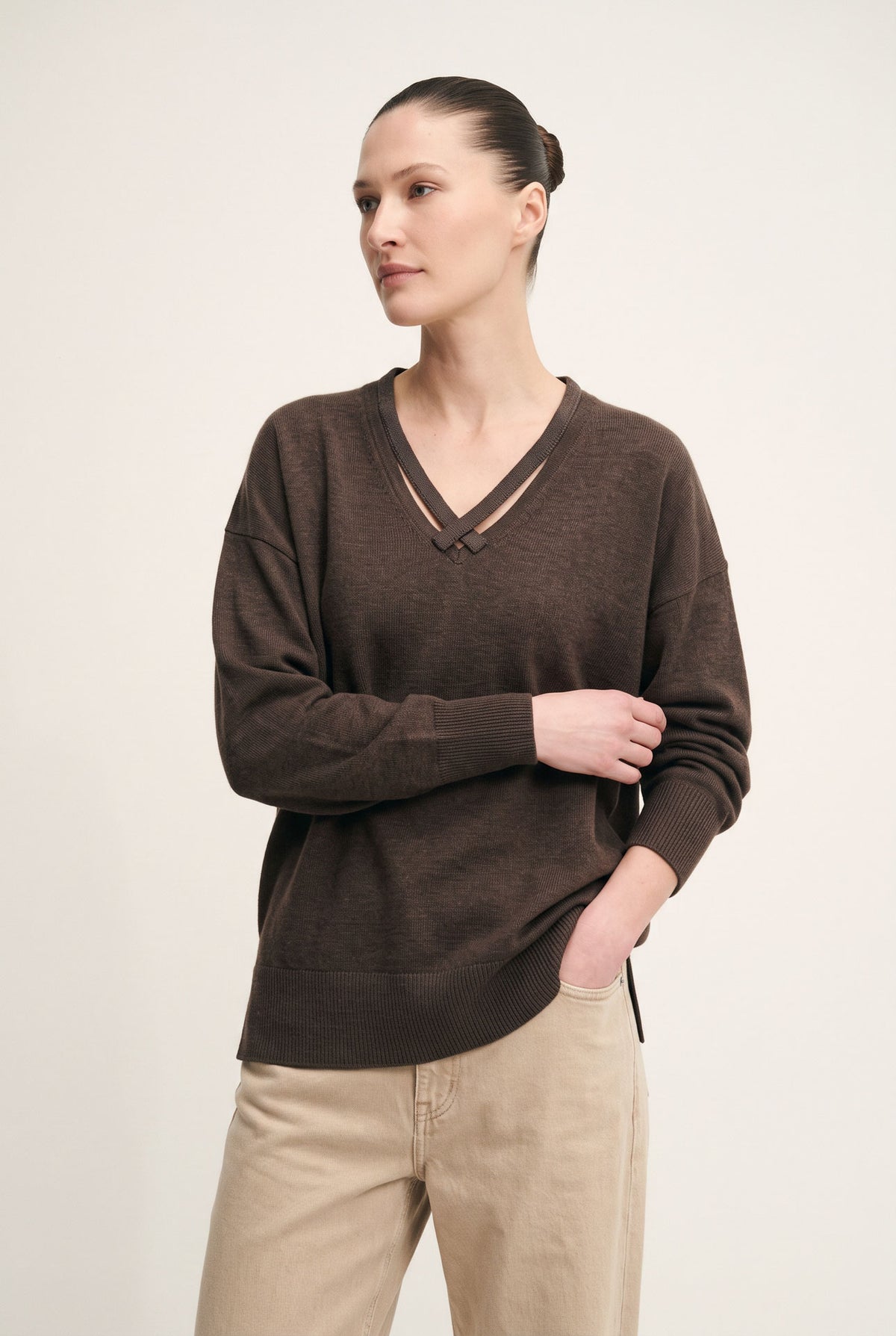 Scollo V con incrocio in lana, seta cashmere
