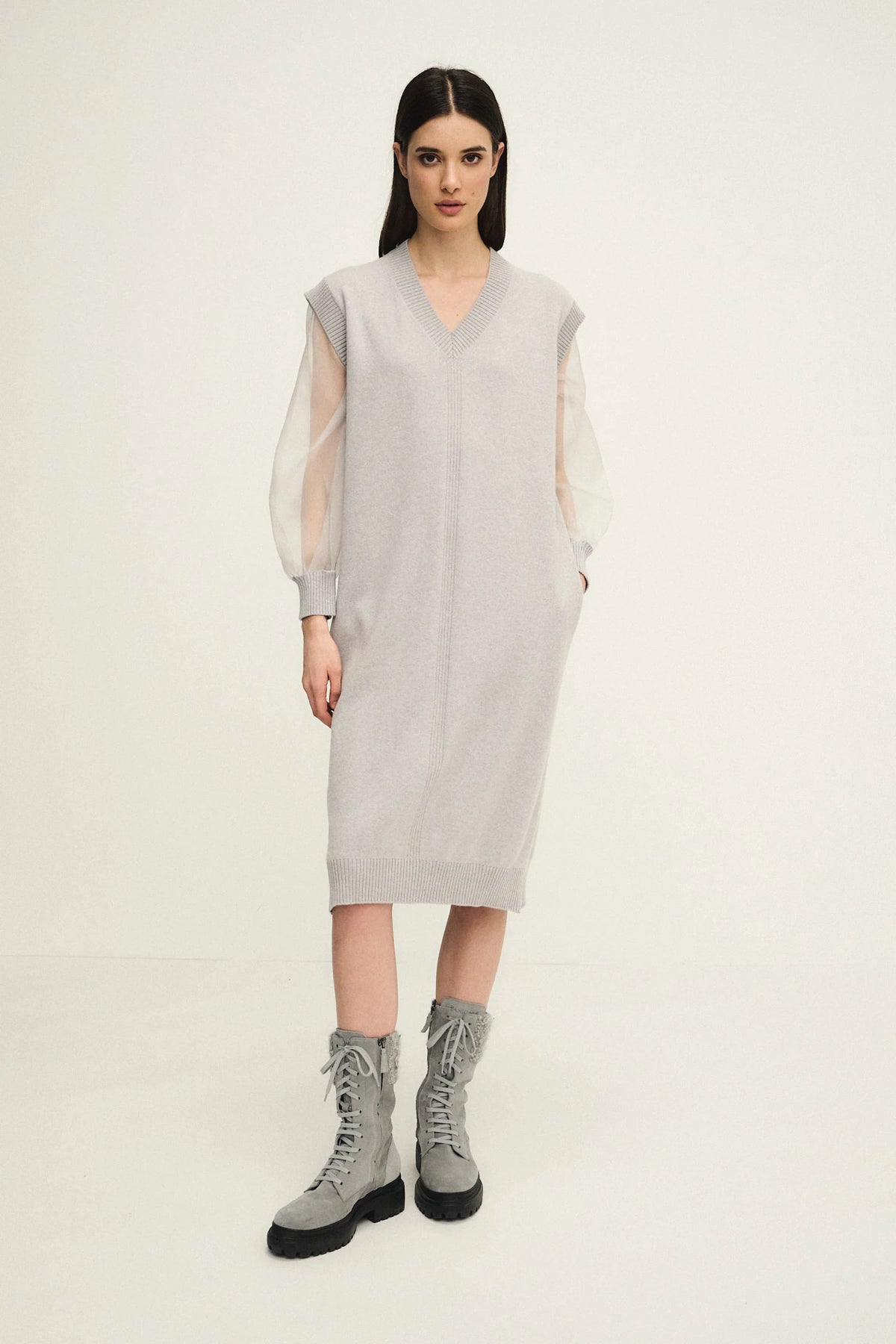 Abito in maglia con maniche in organza di seta