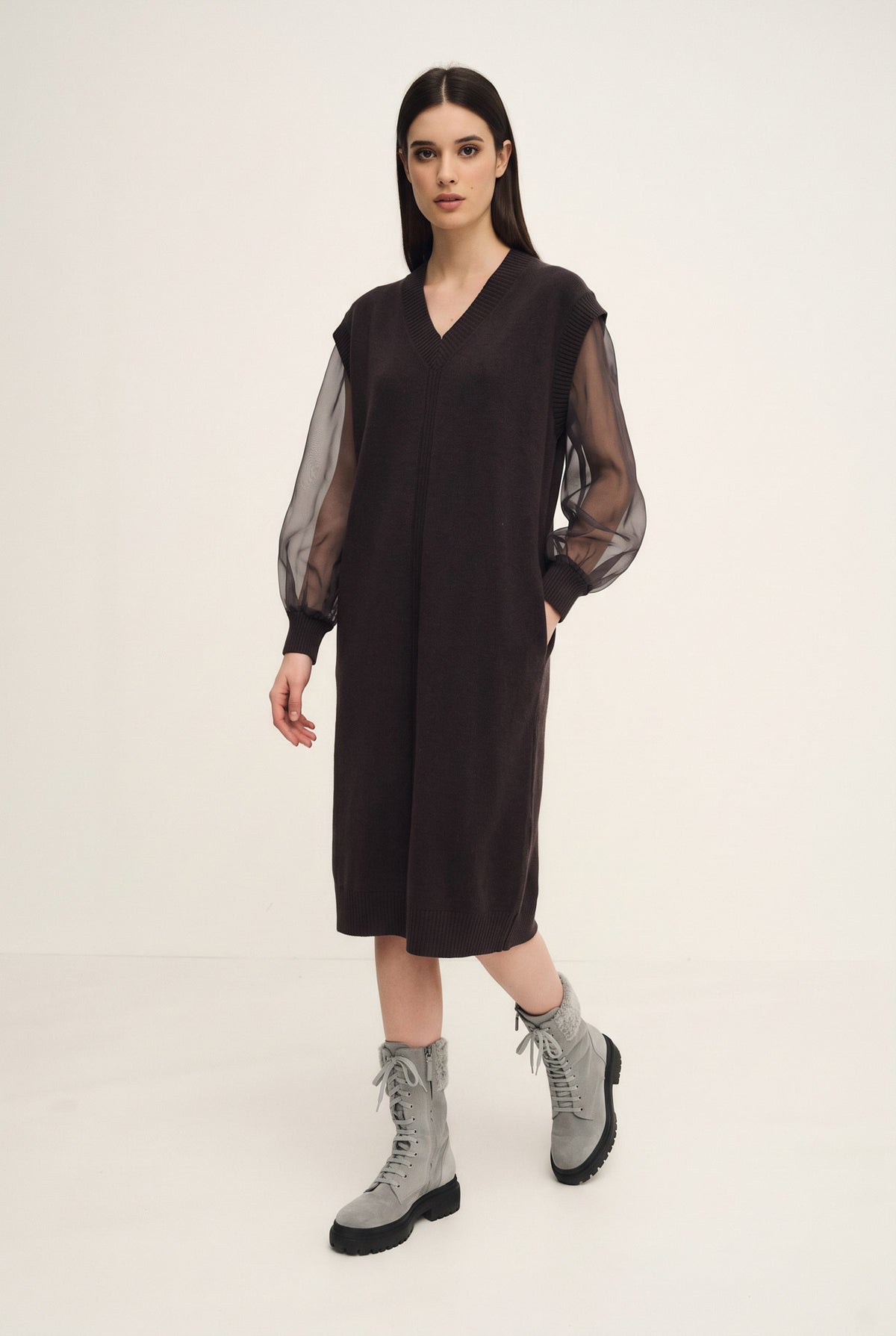 Abito in maglia con maniche in organza di seta