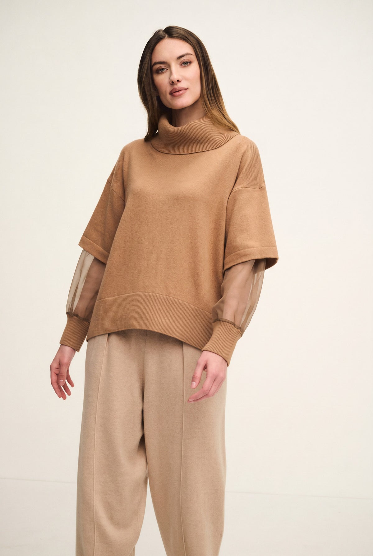 Maglia con maniche in organza