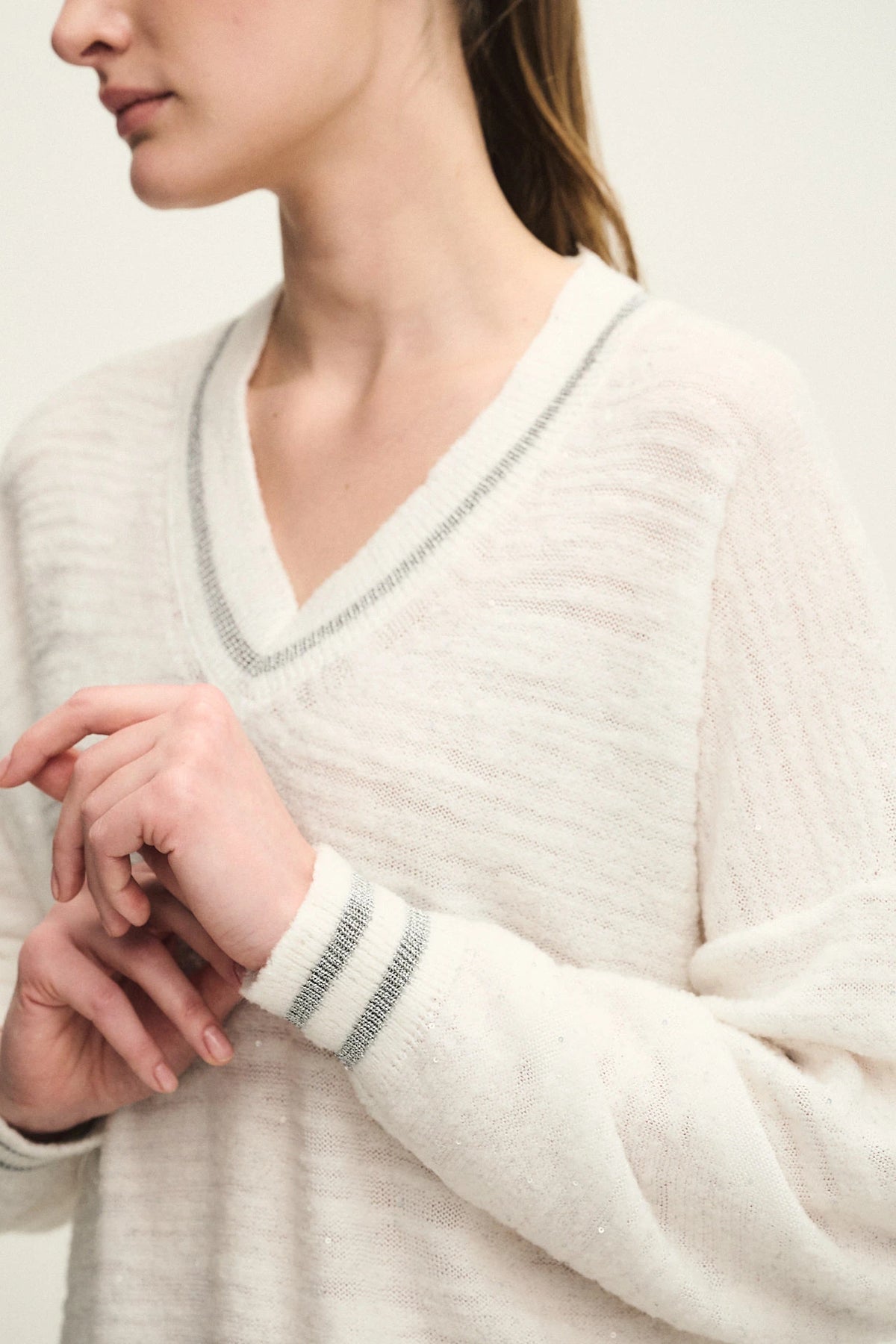 Shiny slub knit V-neck top