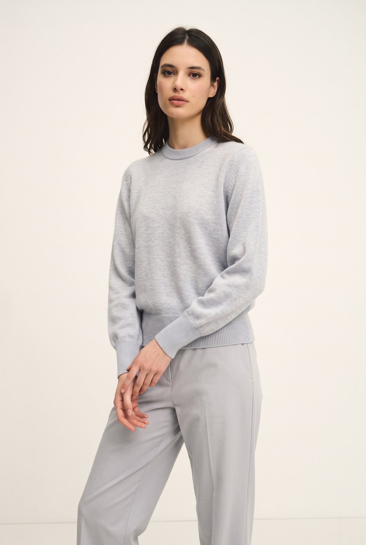 Cloud-effect pure cashmere crew neck
