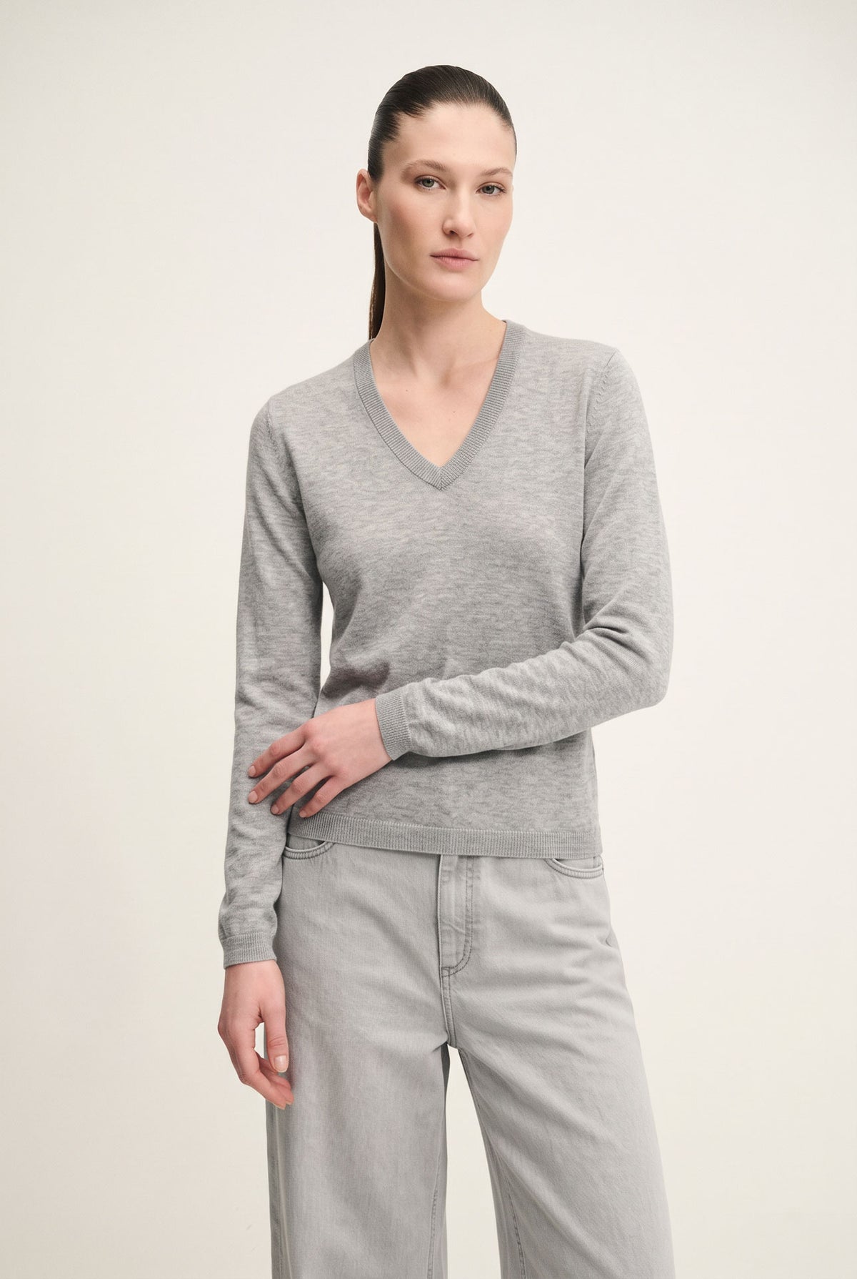 Maglia scollo a V superfine in puro cashmere