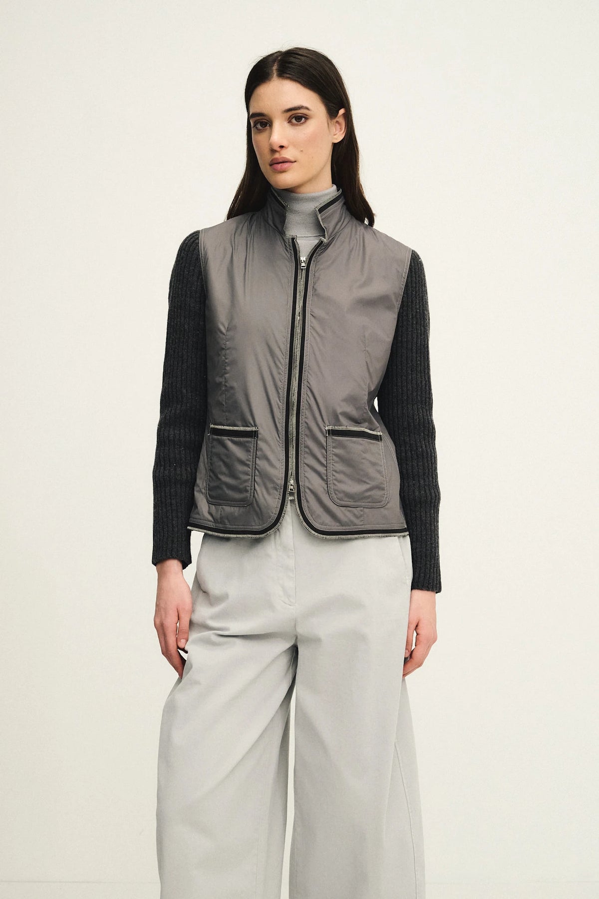Outerwear in nylon con inserti in maglia