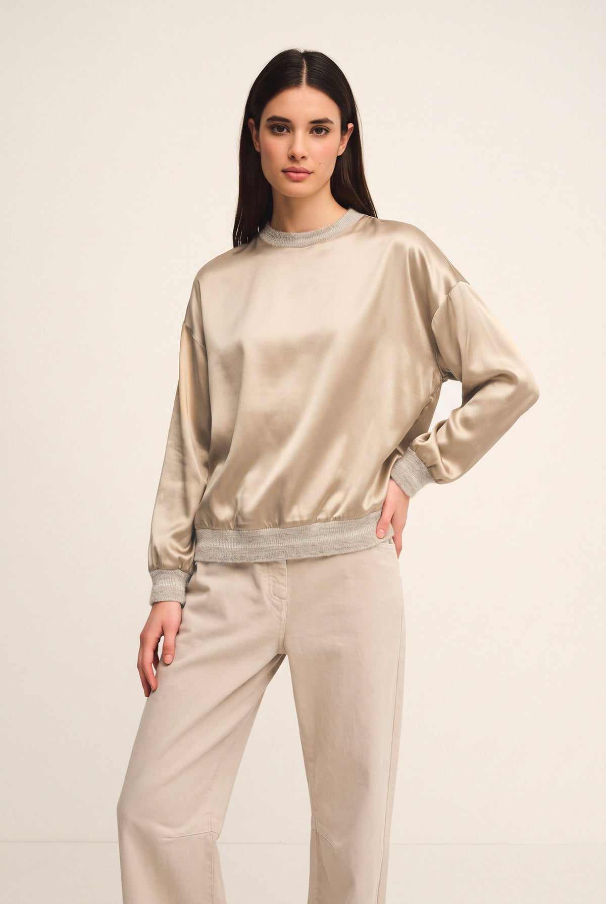 Top in seta con bordi in maglia