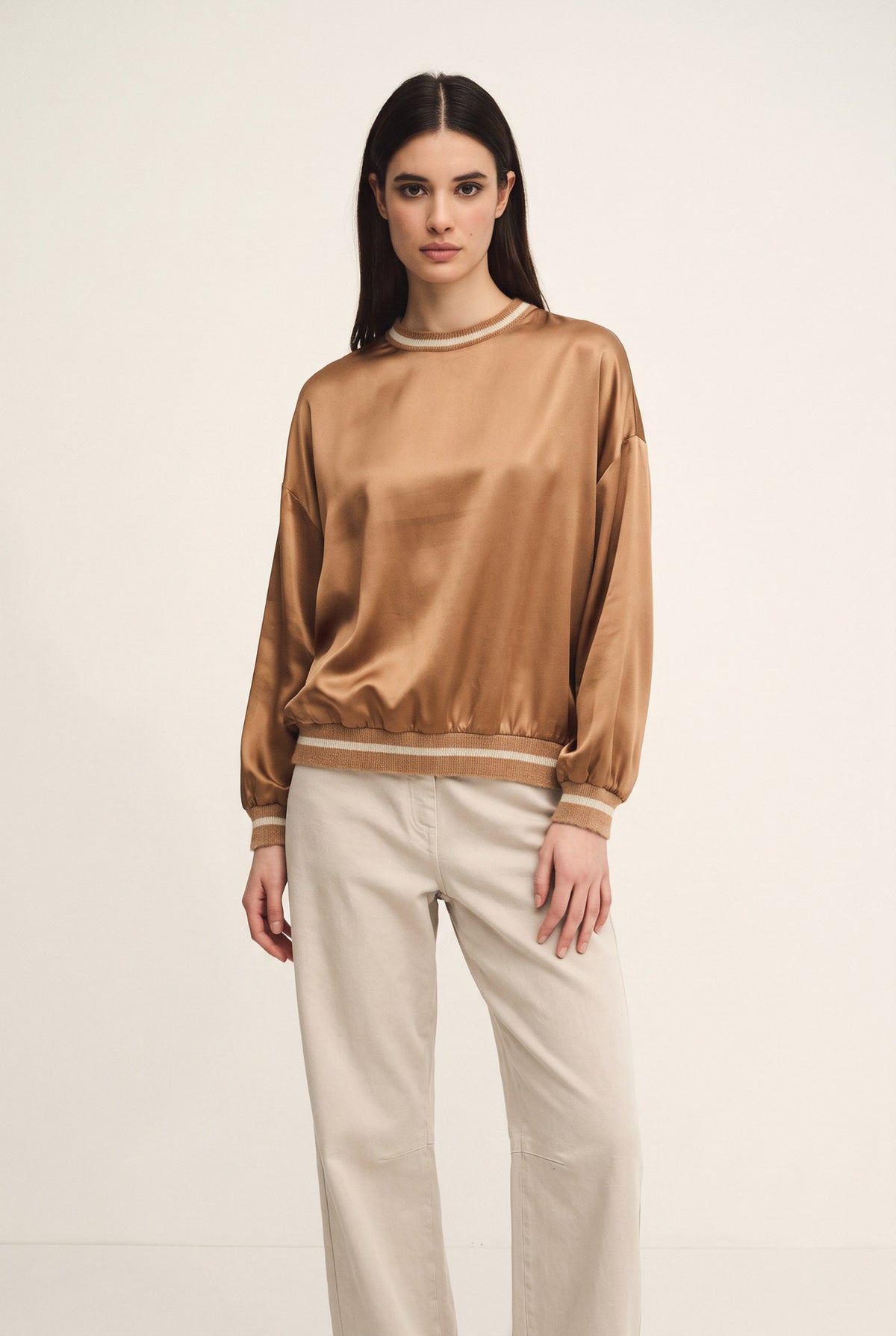 Top in seta con bordi in maglia