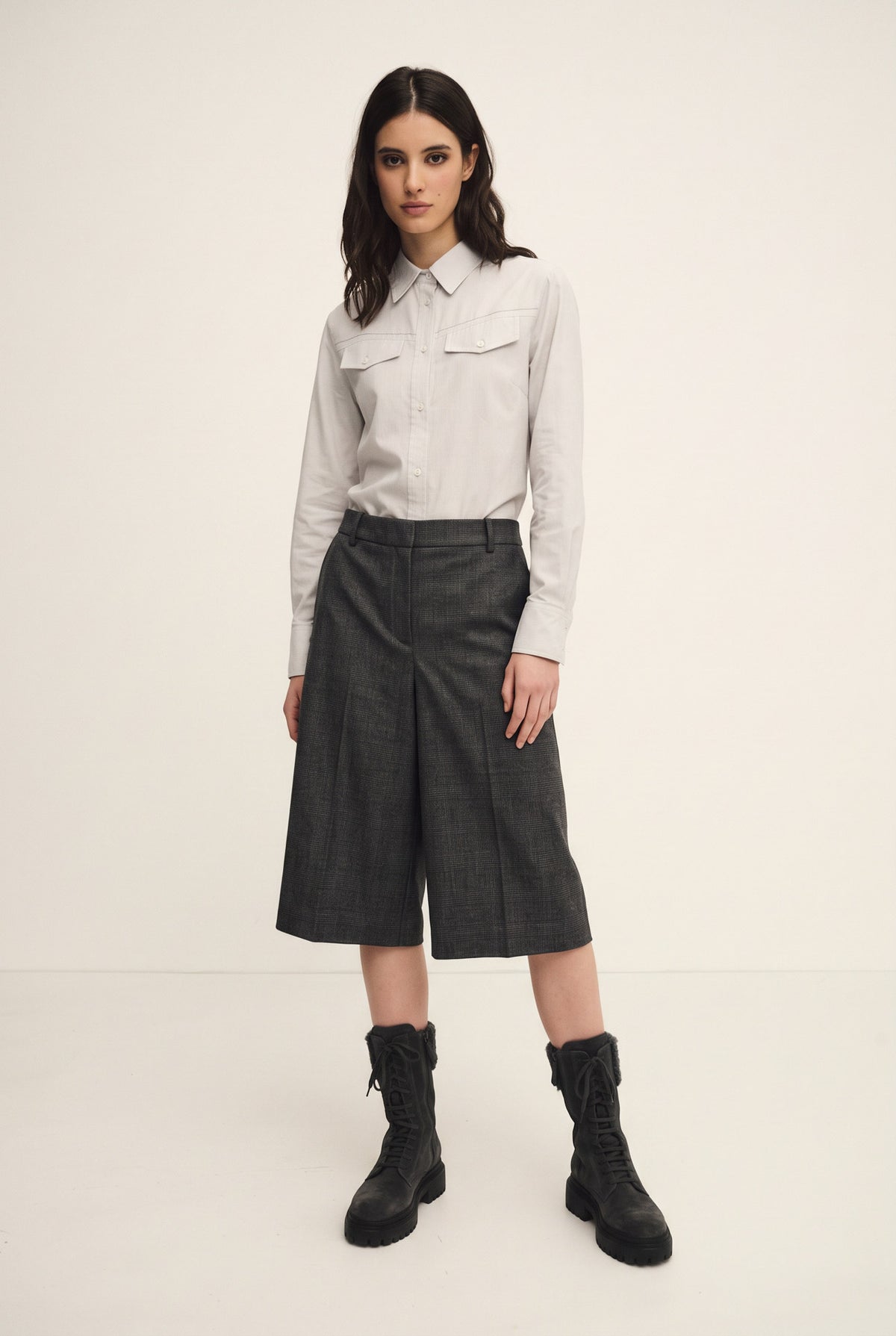 Shiny Bermuda shorts in cool wool