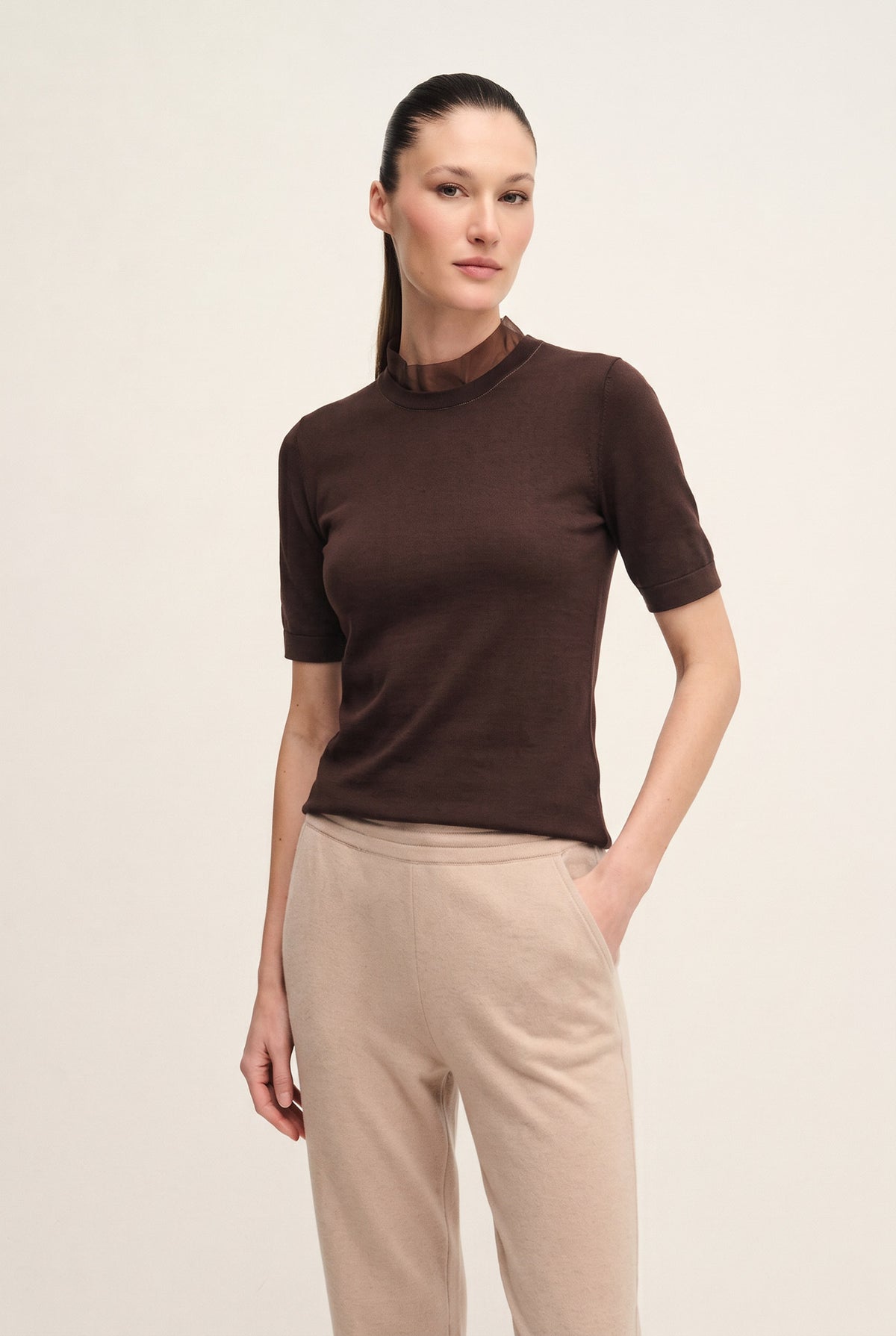 T-shirt in jersey con collo in organza