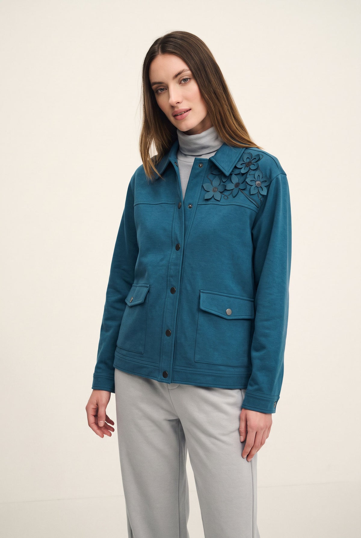 Outerwear blossom in Milano stitch