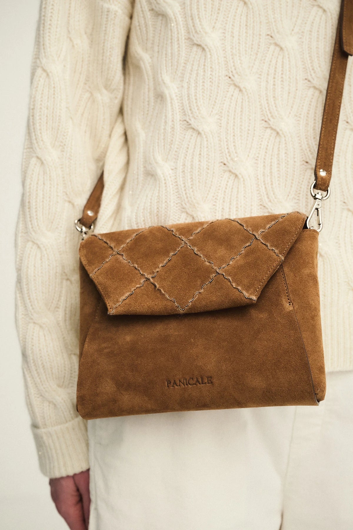 Pouch in suede con tracolla