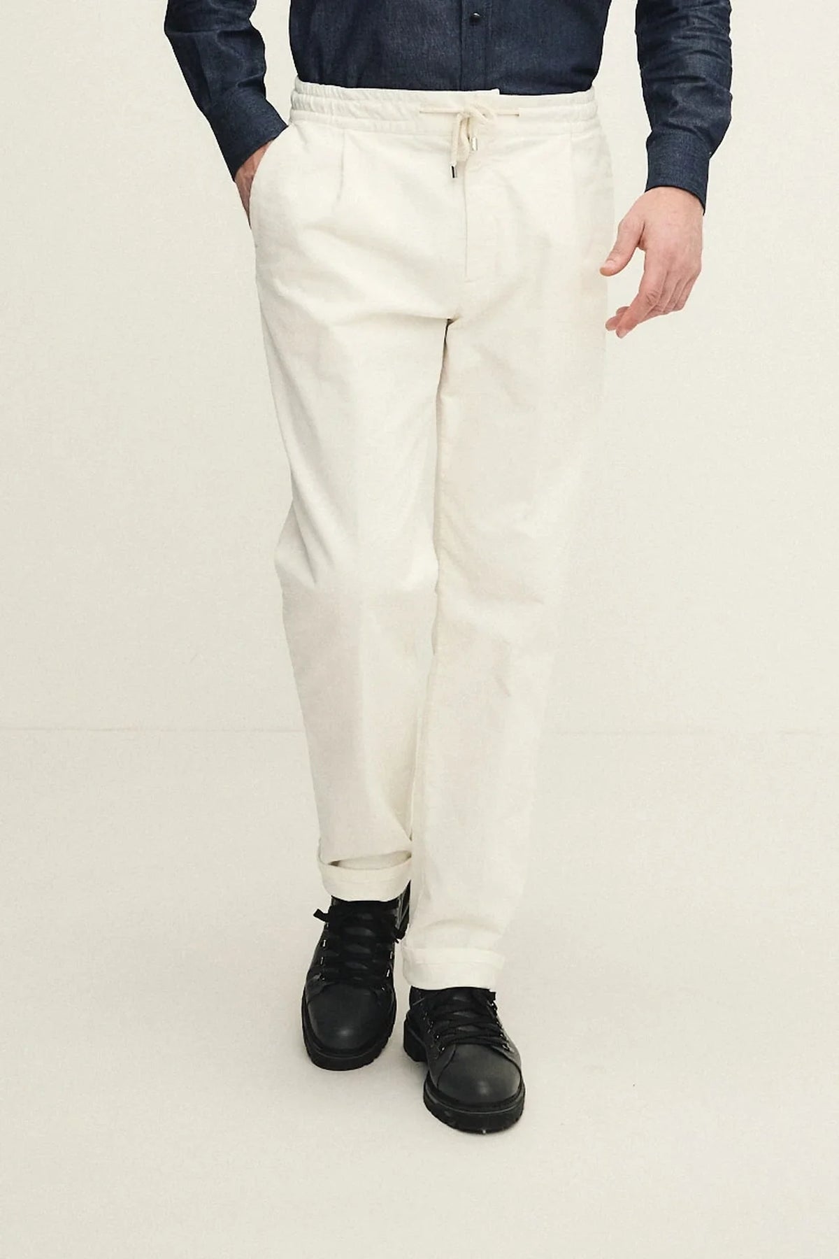 Pantalone in velluto con pince