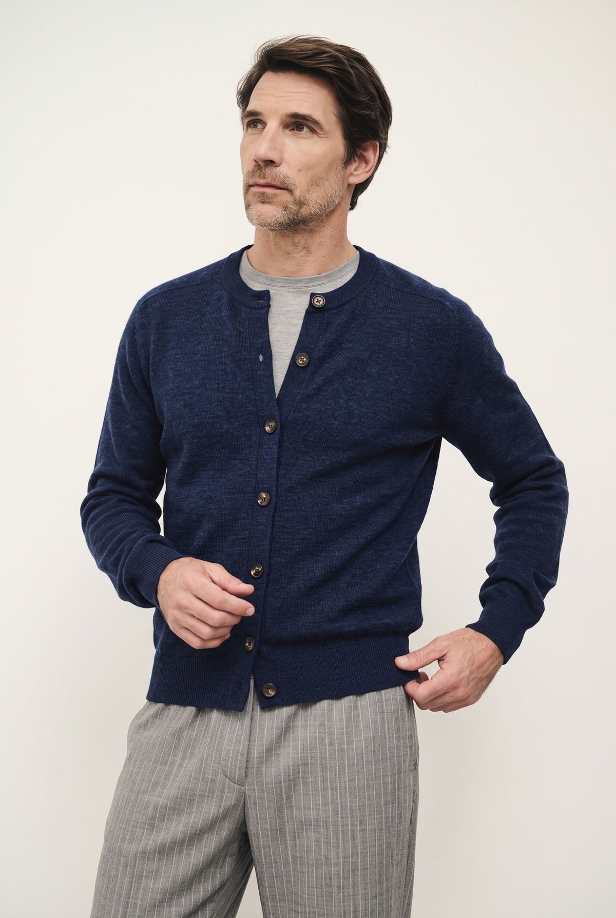 Cardigan con bottoni in pura lana vergine