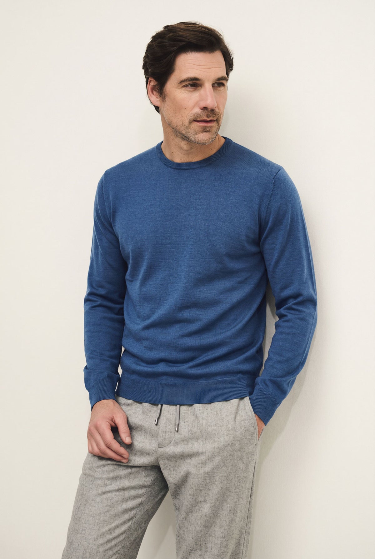 Virgin wool and silk crew-neck sweater with two-tone detail
