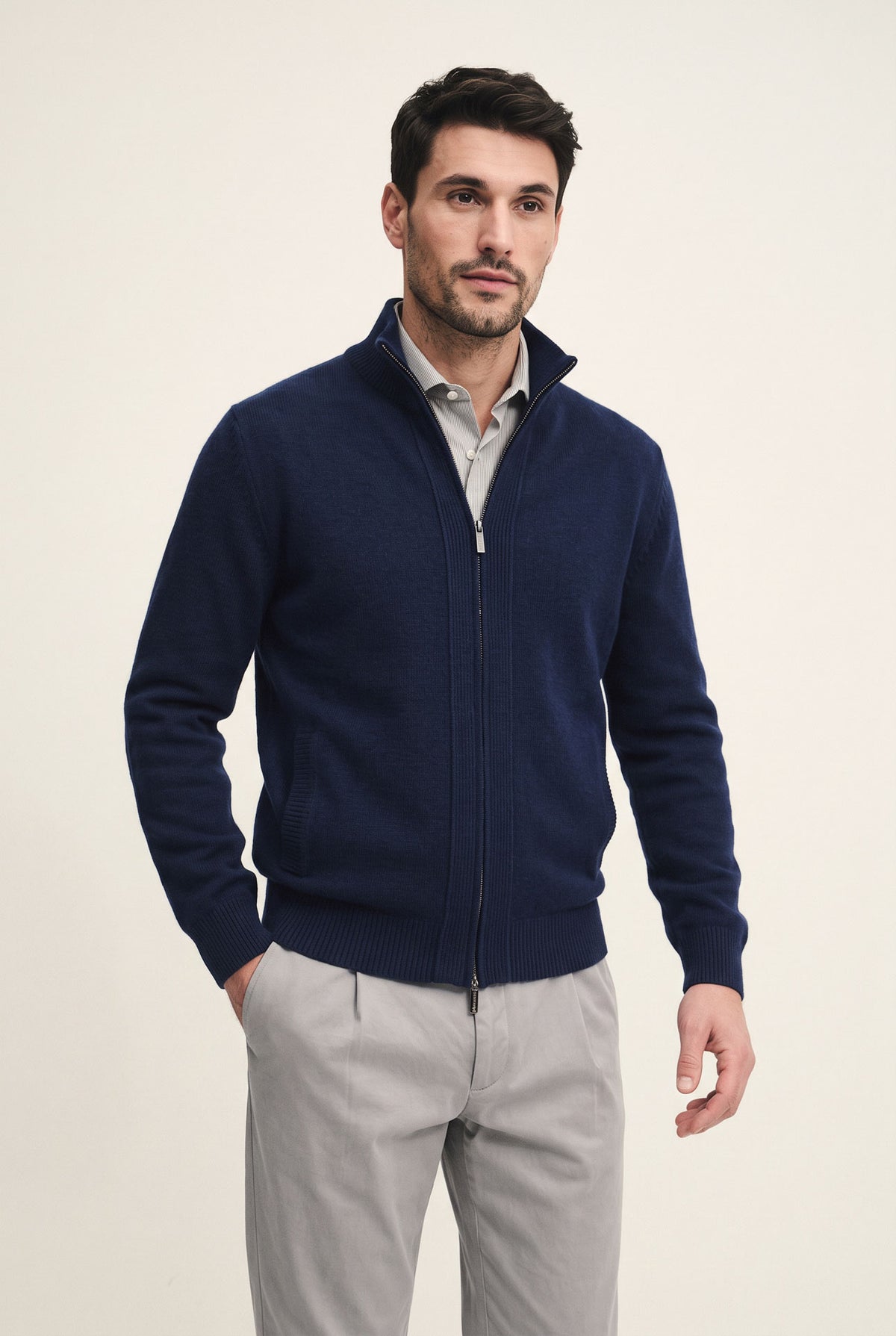 Cardigan collo alto in lana, seta e cashmere con zip