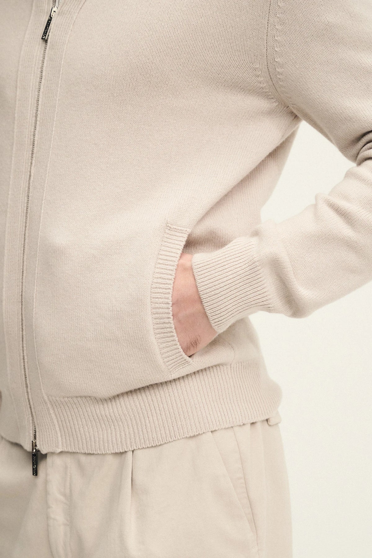 Cardigan collo alto in lana, seta e cashmere con zip