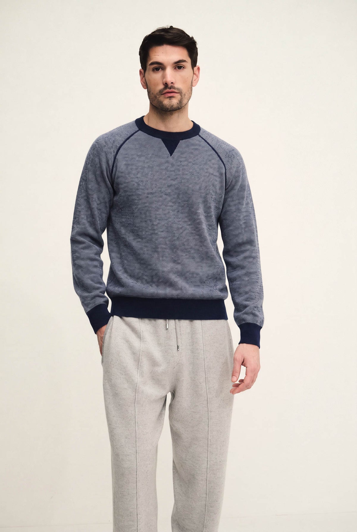 Maglia girocollo con le maniche a raglan