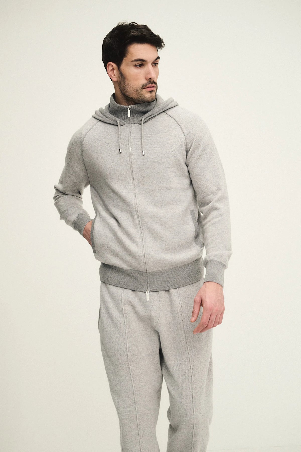Topwear con cappuccio e maniche a raglan