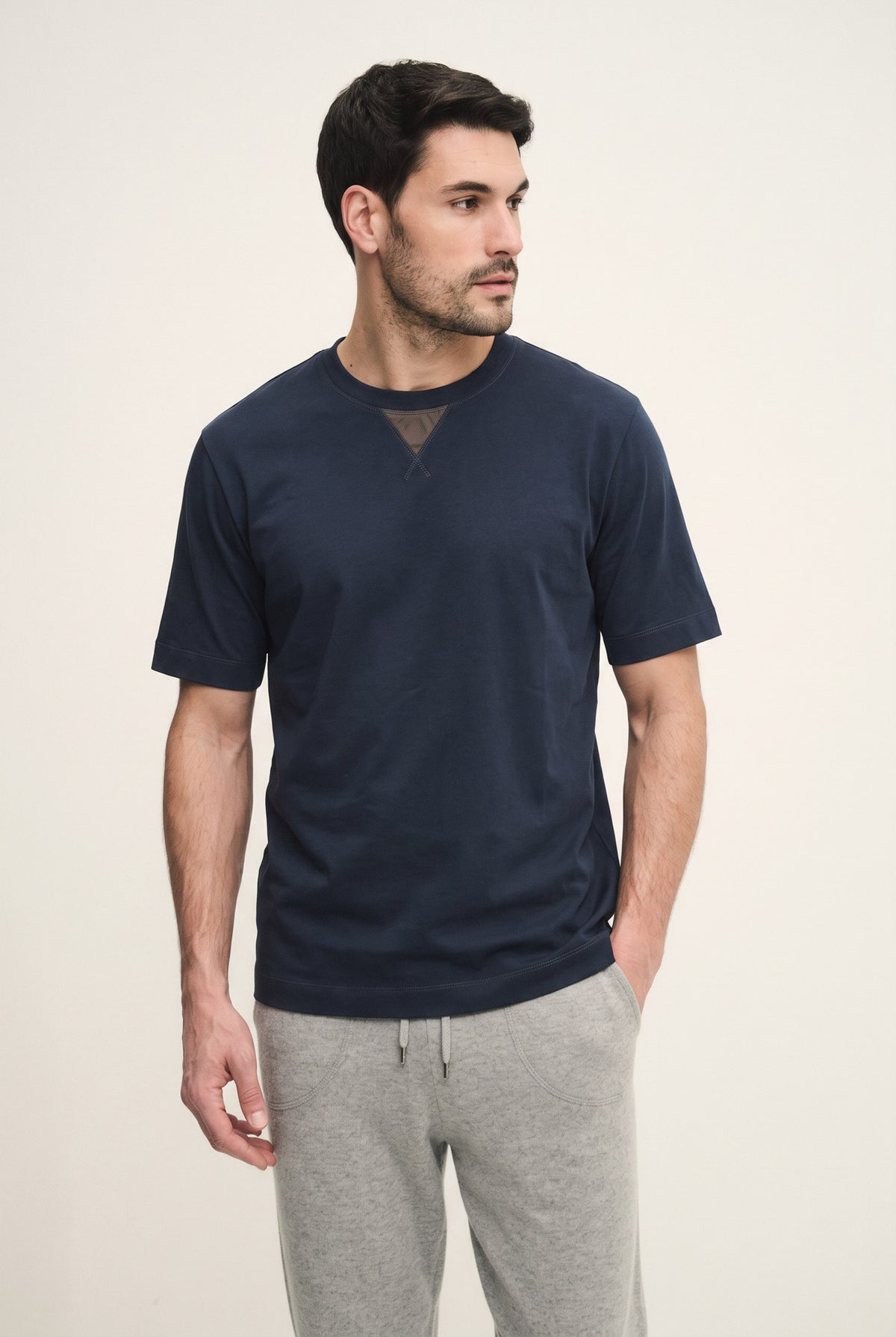T-shirt girocollo con dettaglio in alcantara
