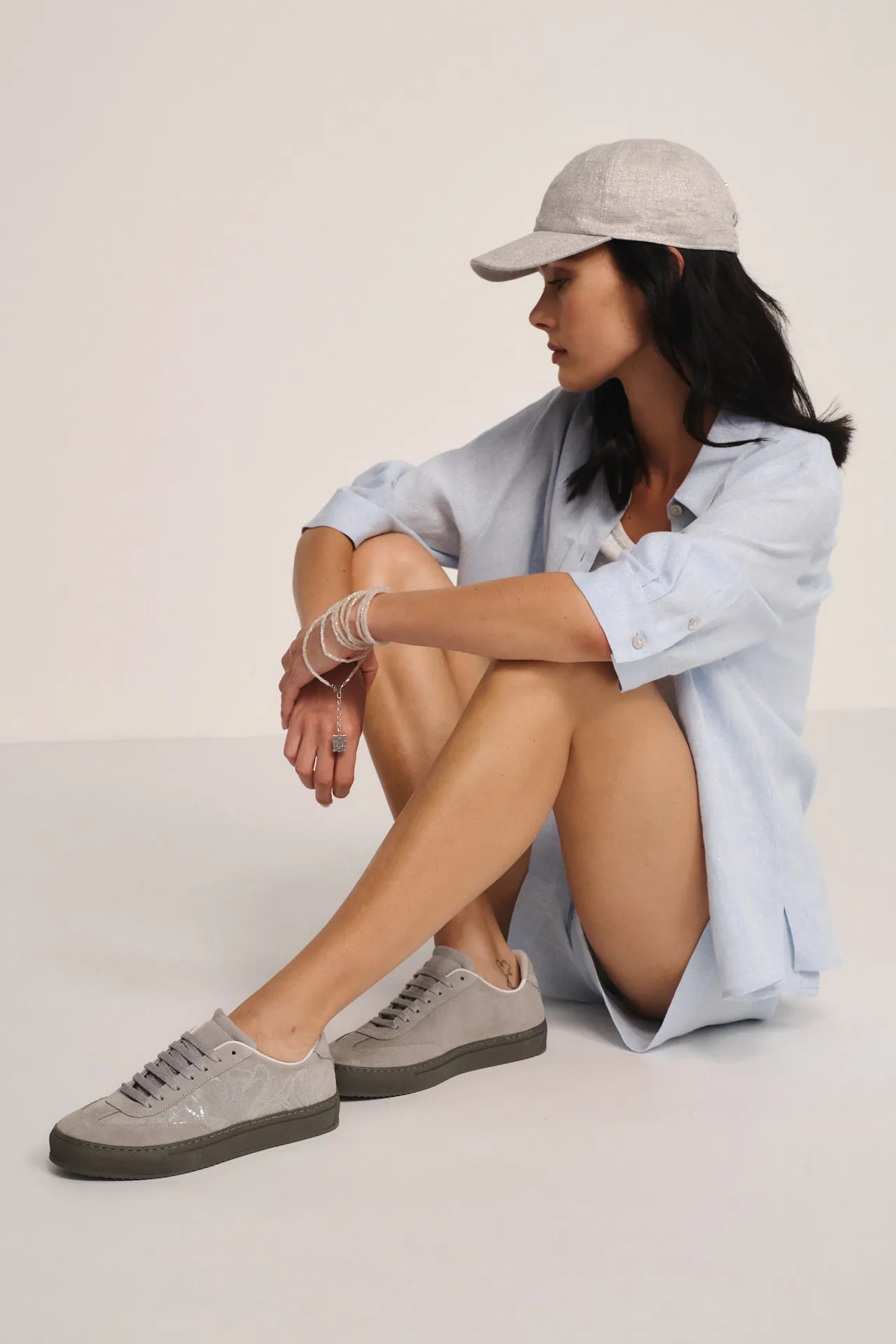 Sneakers in camoscio con ricamo