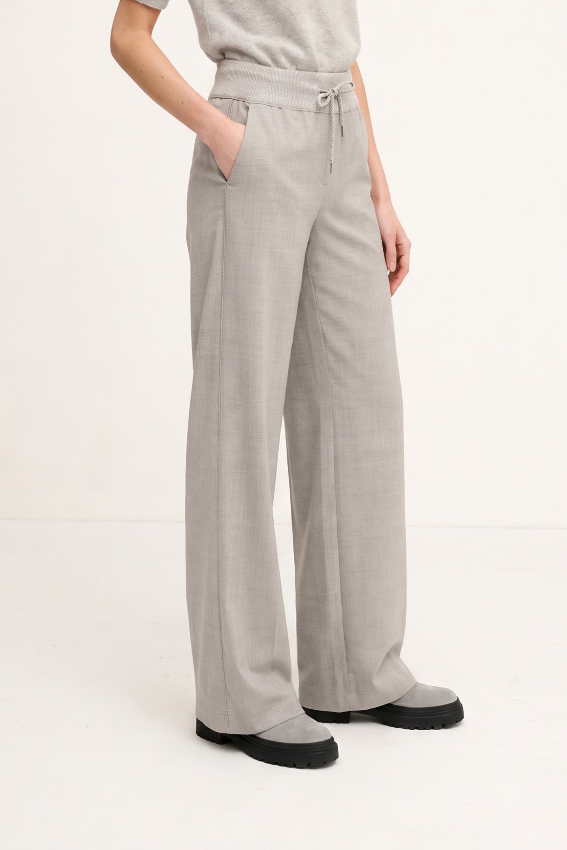 Wide-leg trousers in cool wool