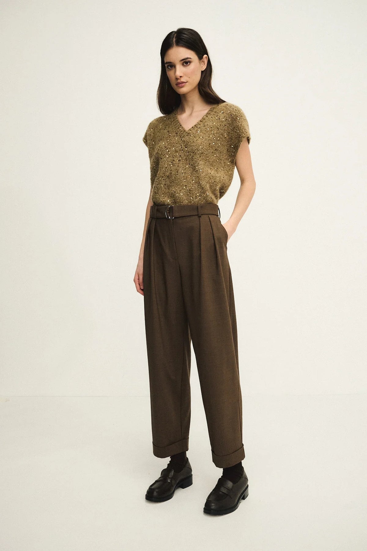 Cool wool trousers with pleats and belt