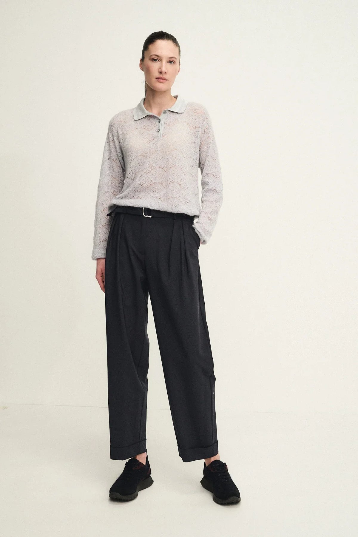 Pantaloni in fresco lana con pinces e cinta