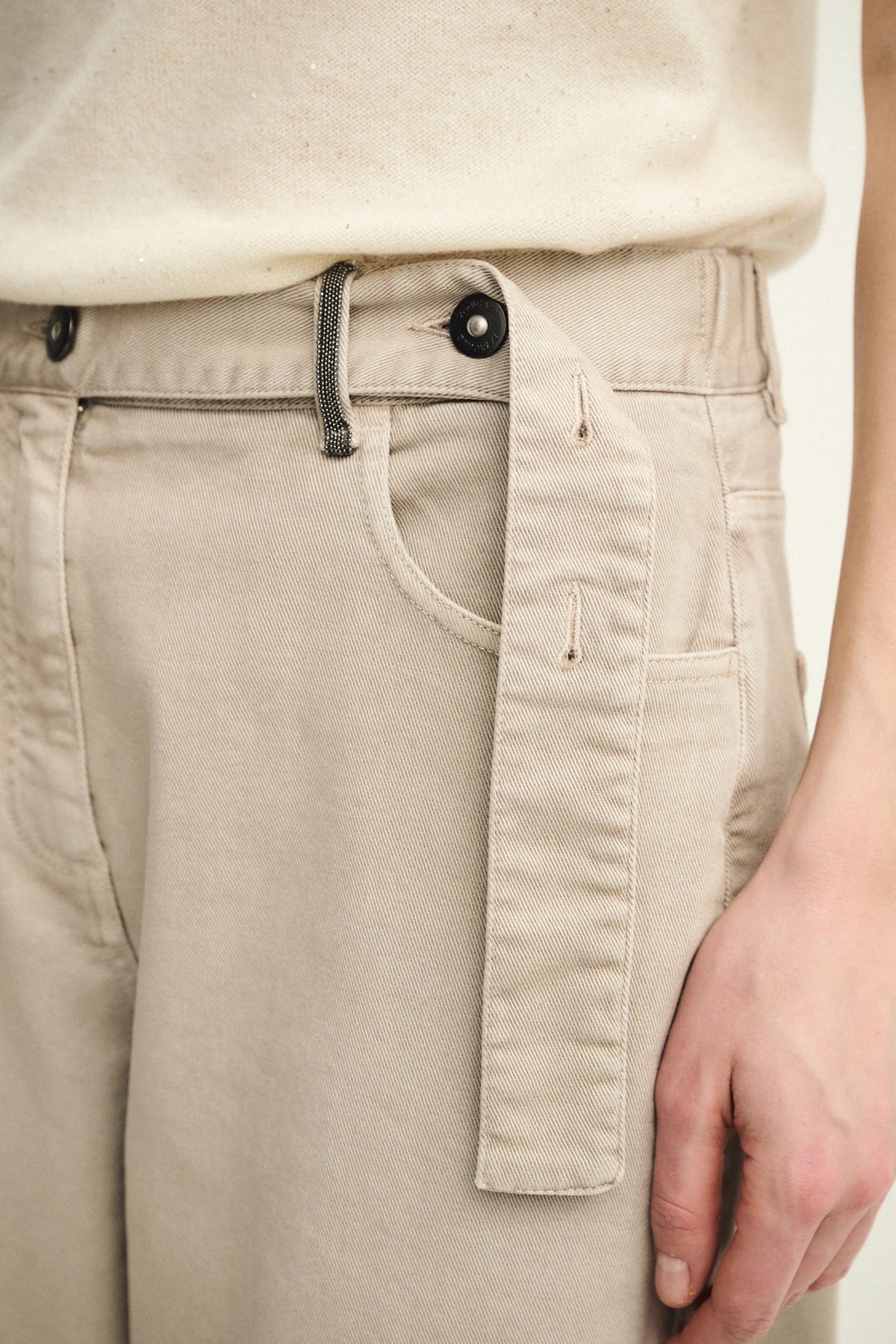 Pantaloni baggy tinti in capo