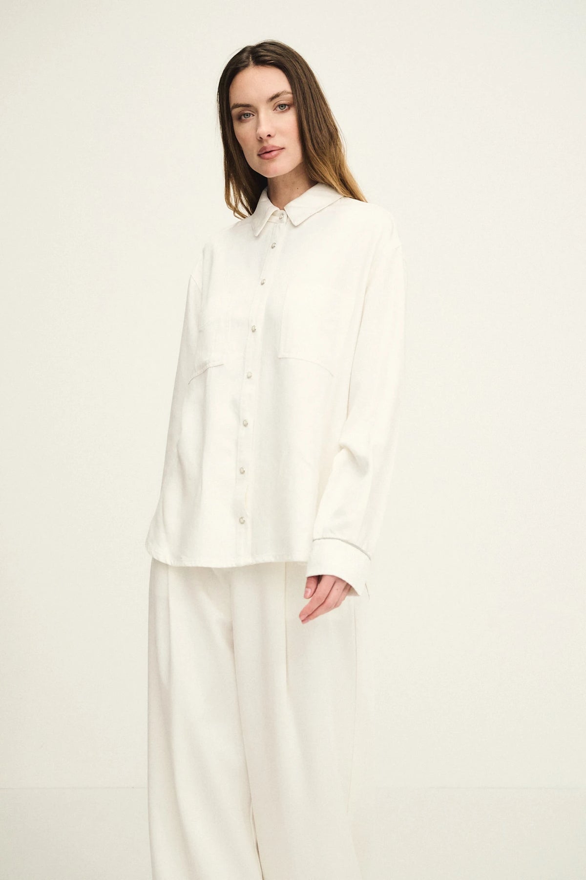 Garment-dyed fluid shirt