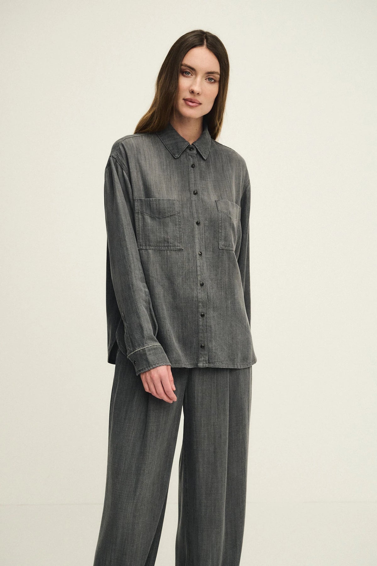 Garment-dyed fluid shirt