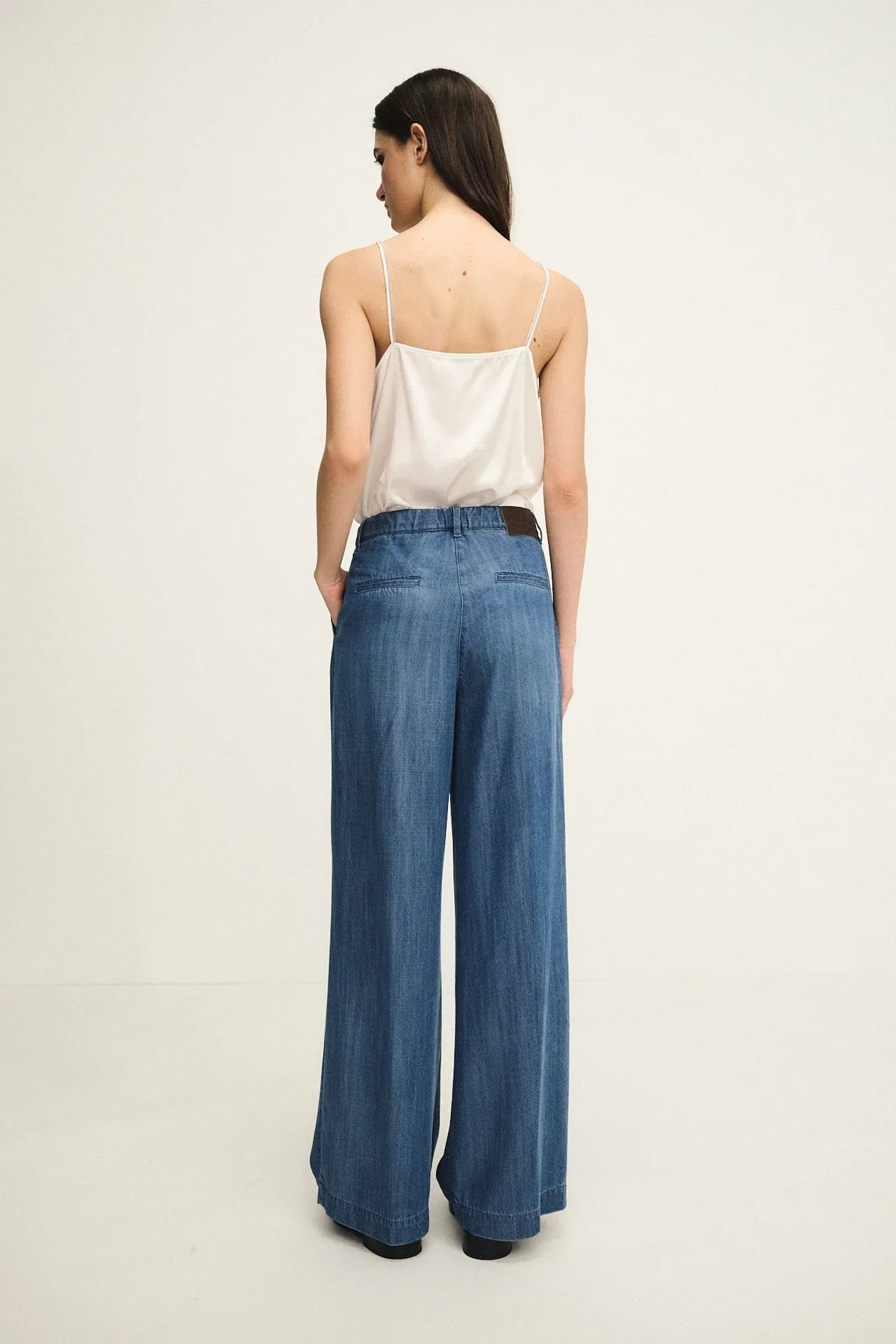 Garment-dyed fluid trousers