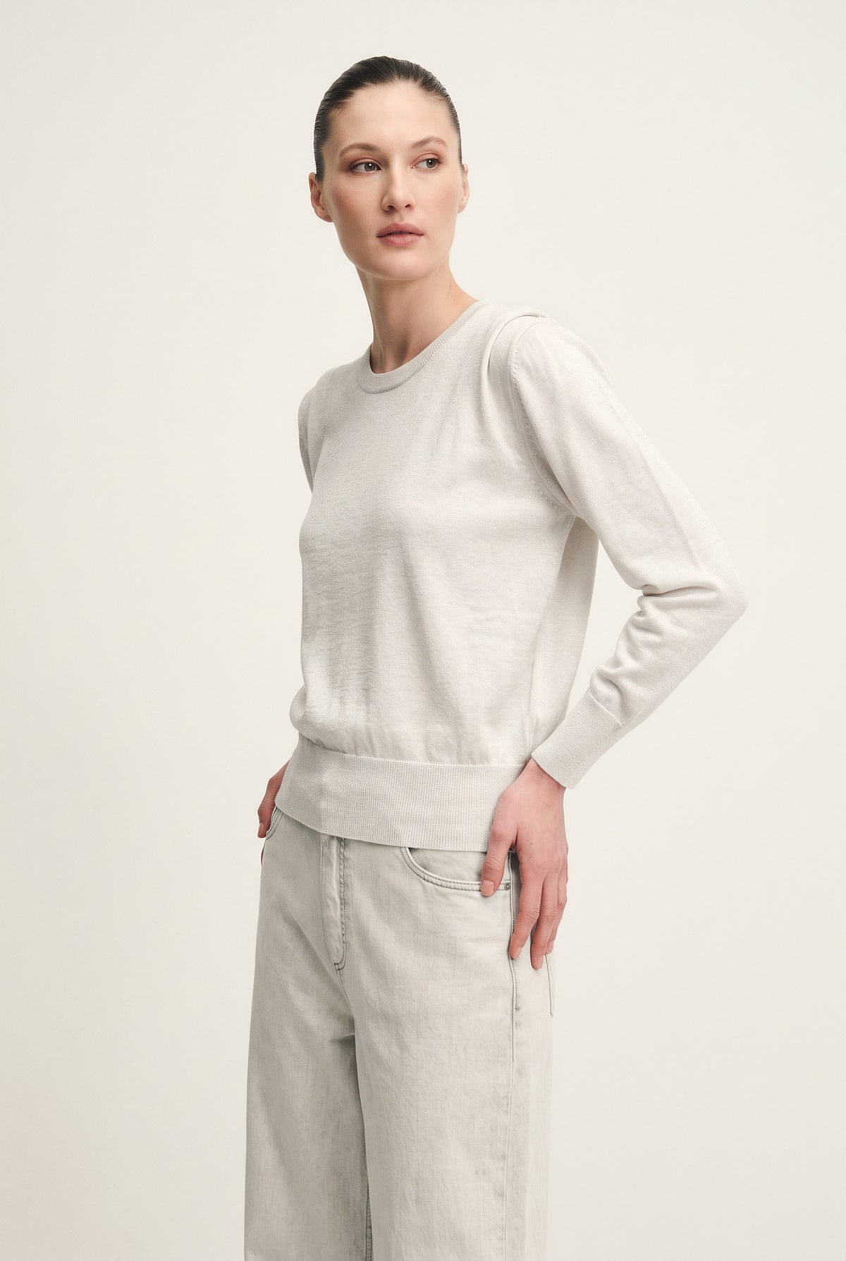 Shimmering wool round-neck