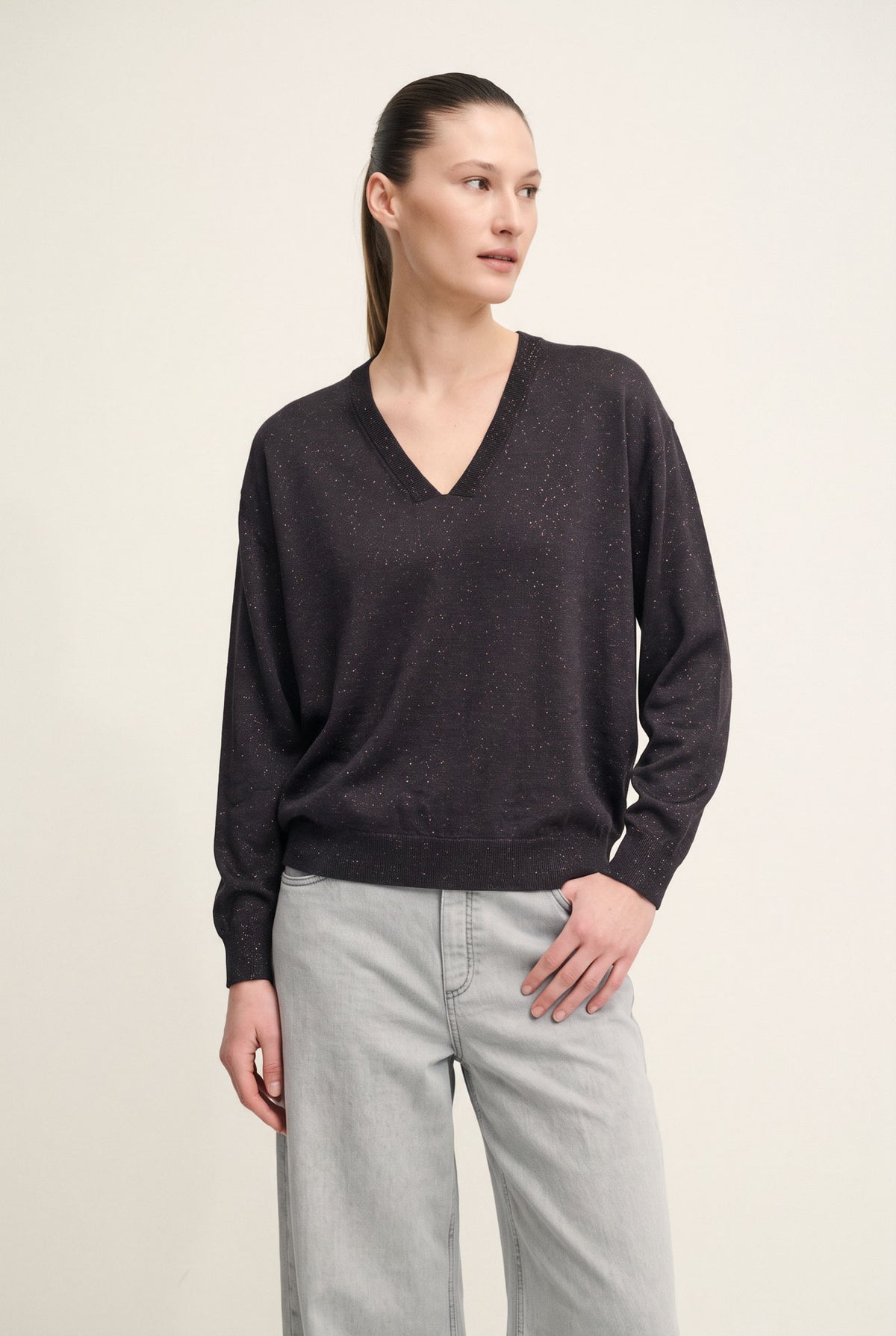 Solo V-neck in shimmering wool