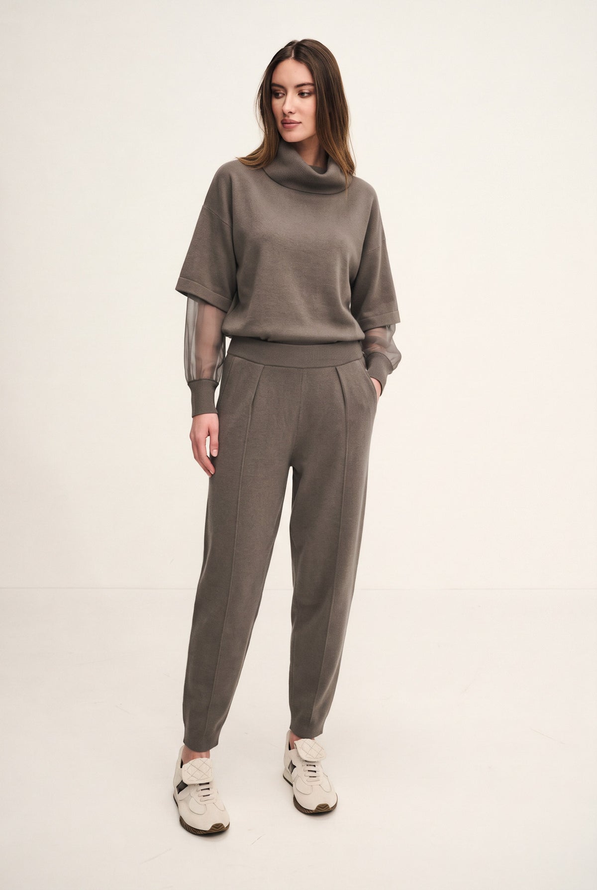 Pantalone in maglia con pinces