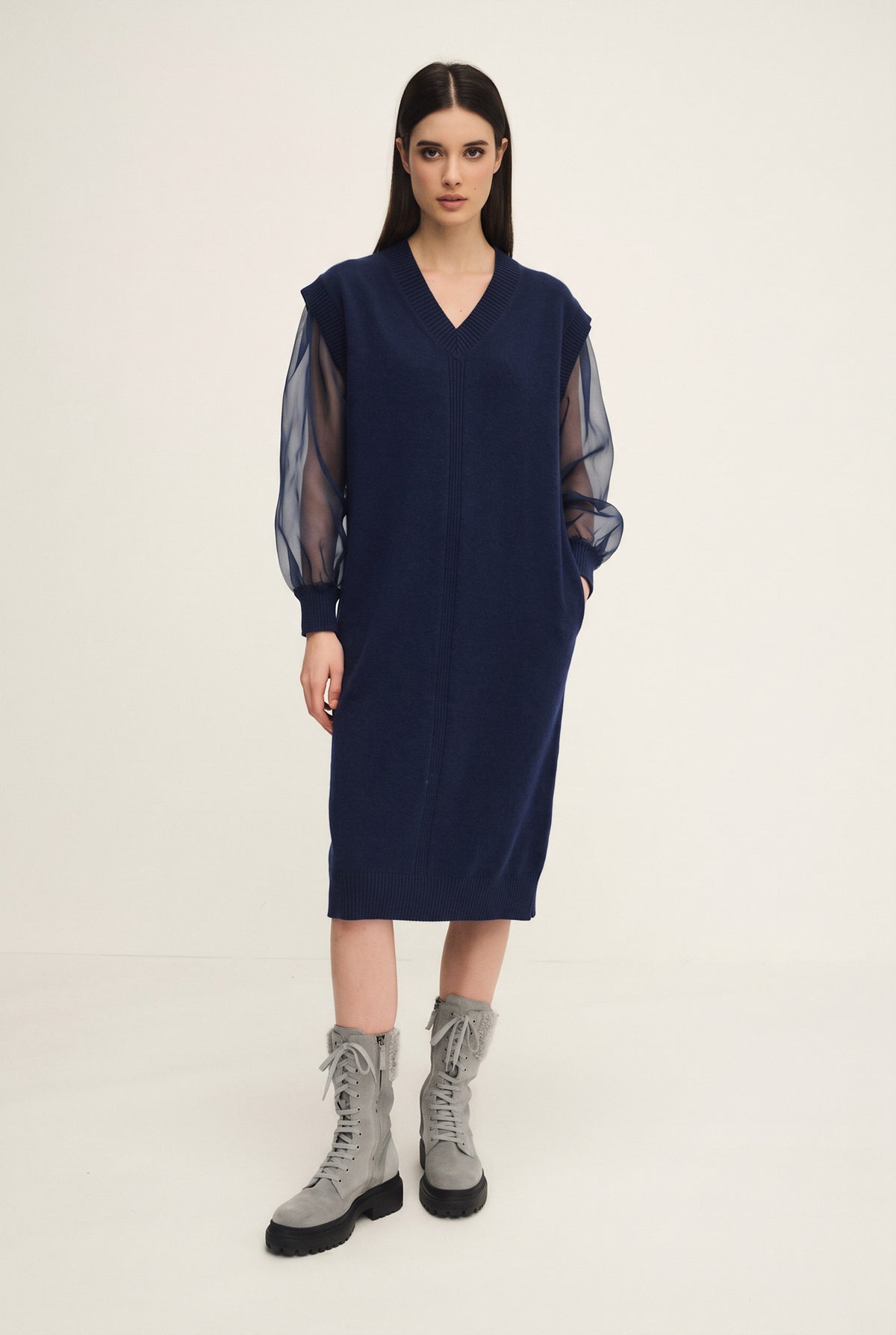 Abito in maglia con maniche in organza di seta