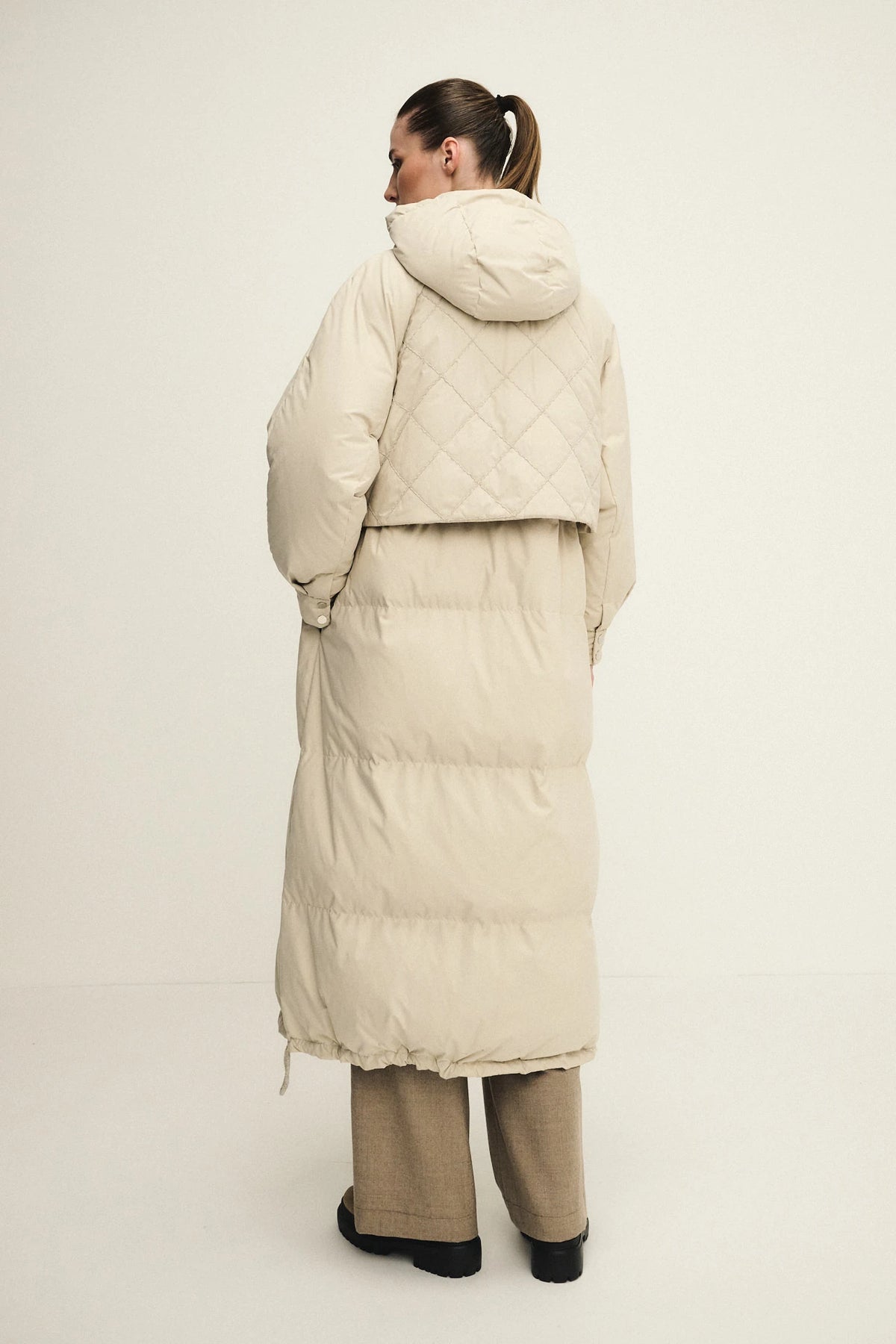 Trench imbottito trapuntato con mohair e monile
