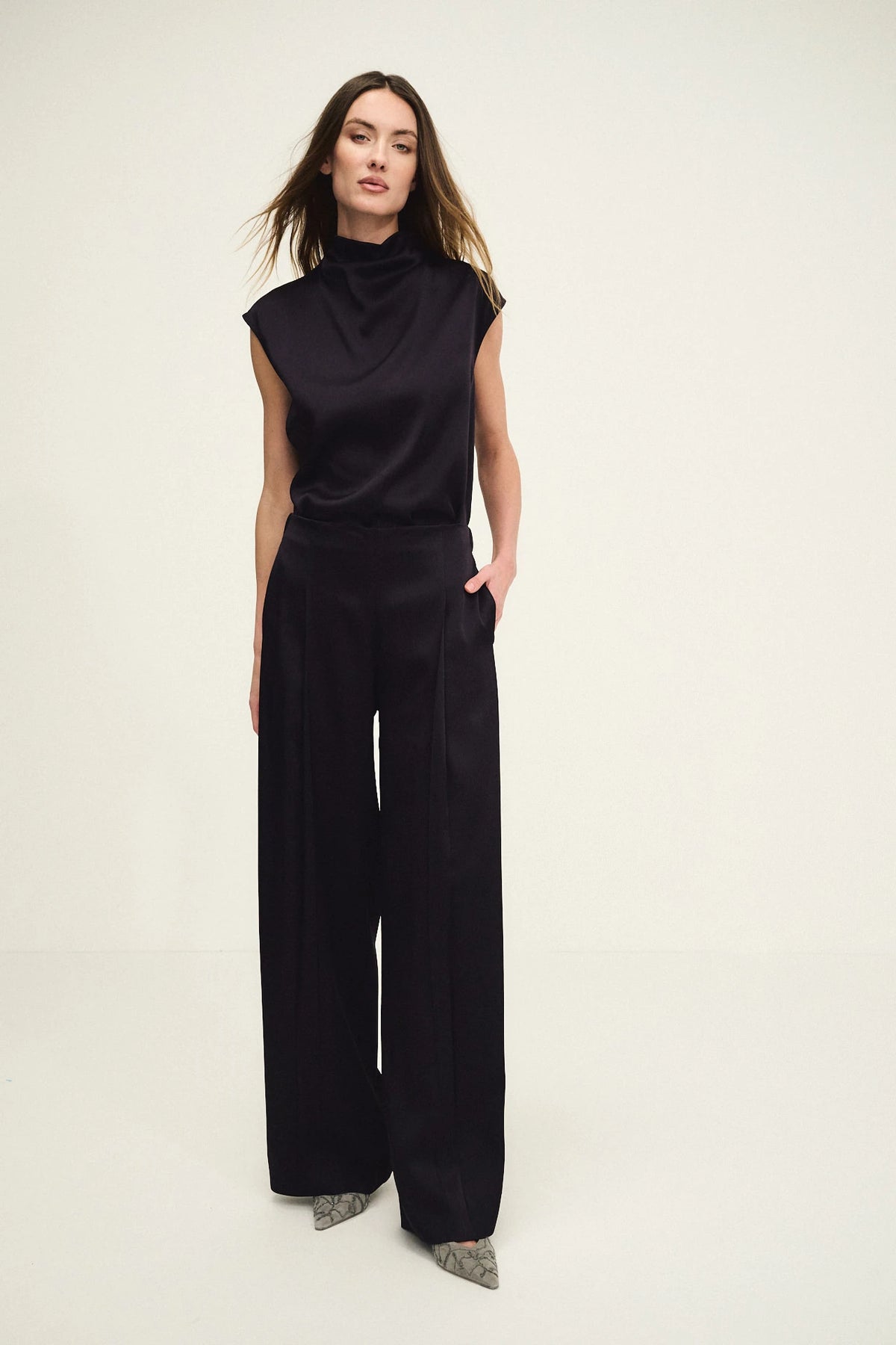 Pantaloni in envers satin
