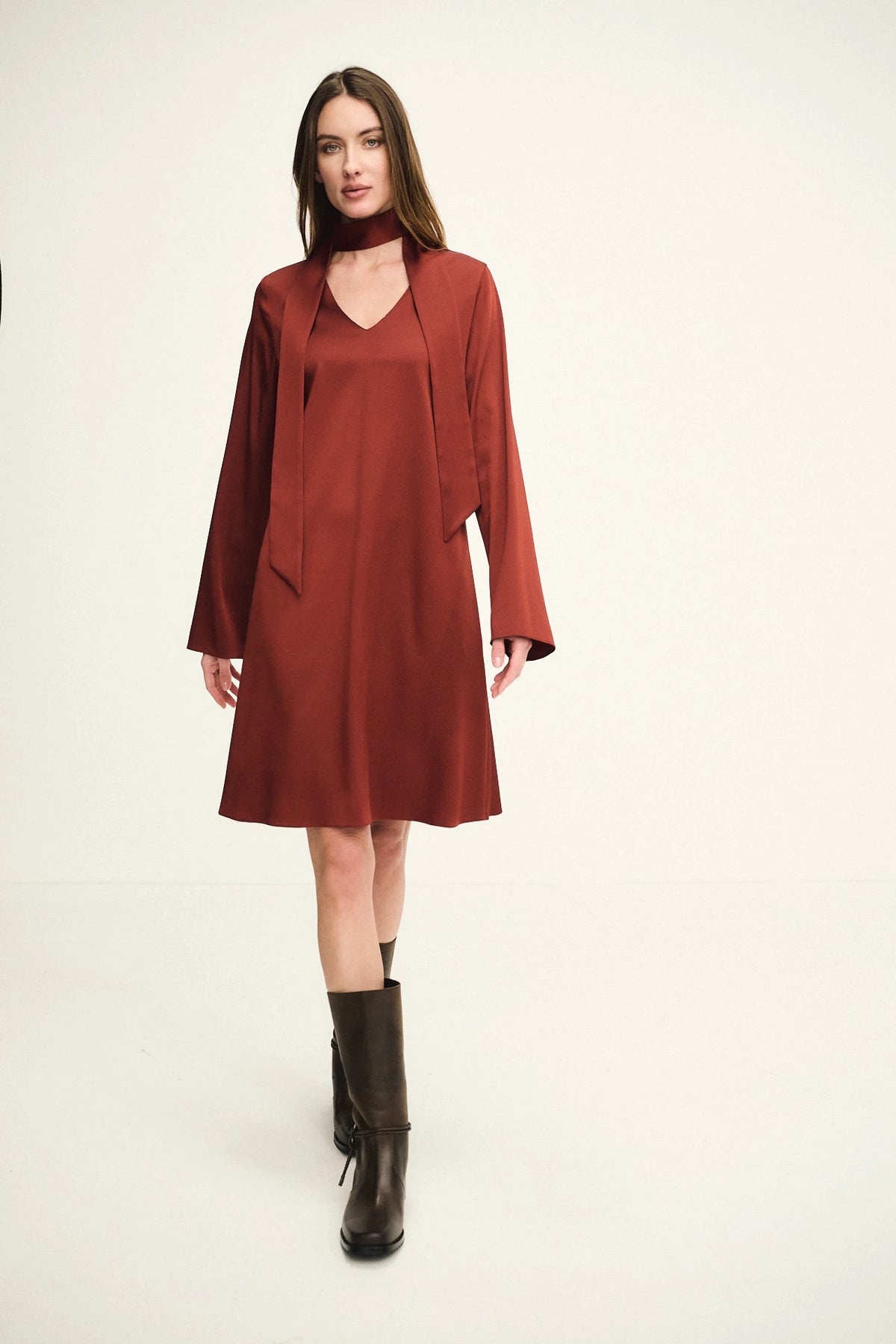 Dress with sash in envers satin