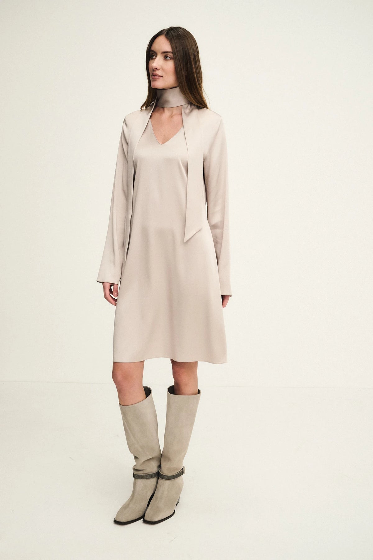Abito con fusciacca in envers satin