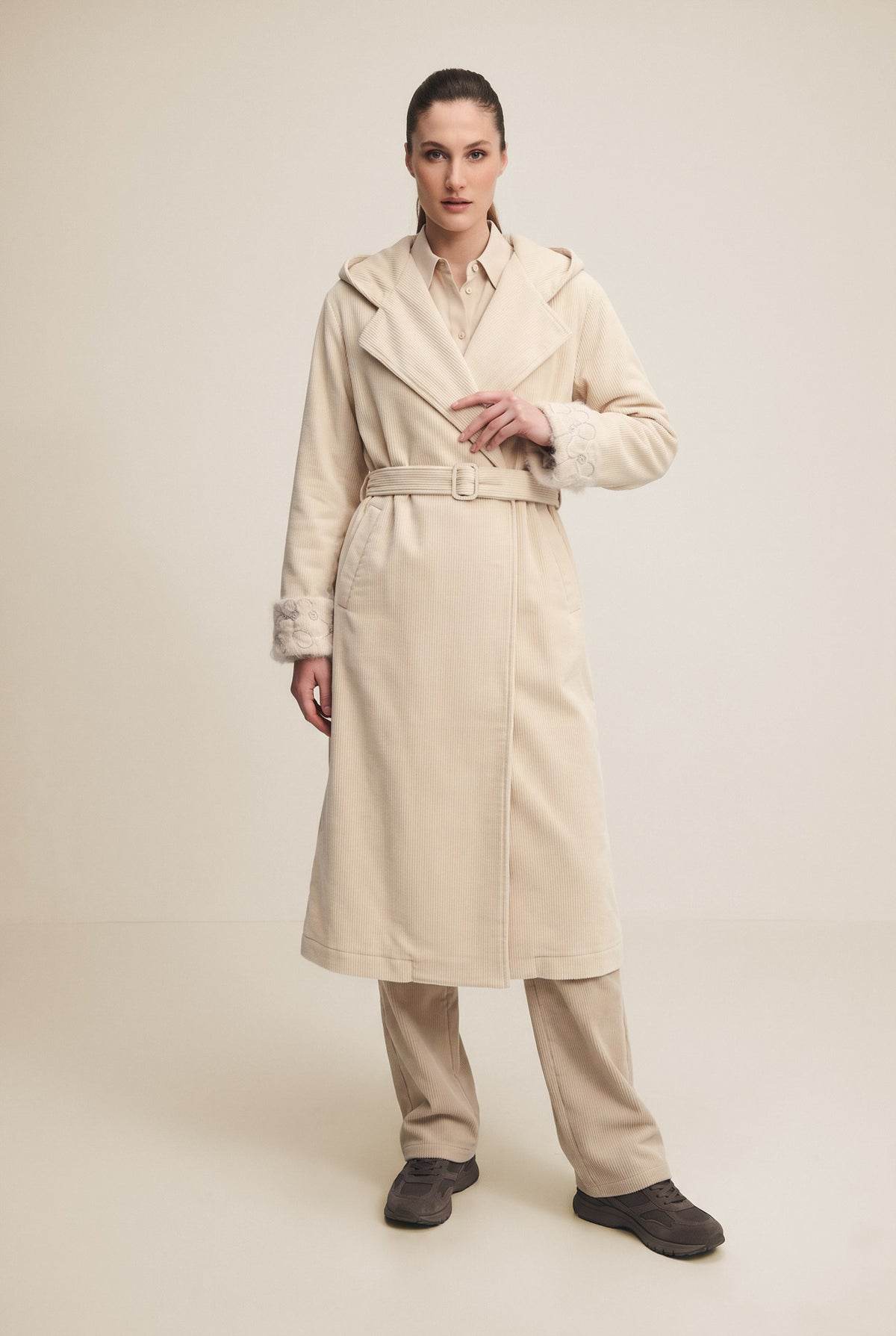 Trench imbottito in velluto con cappuccio