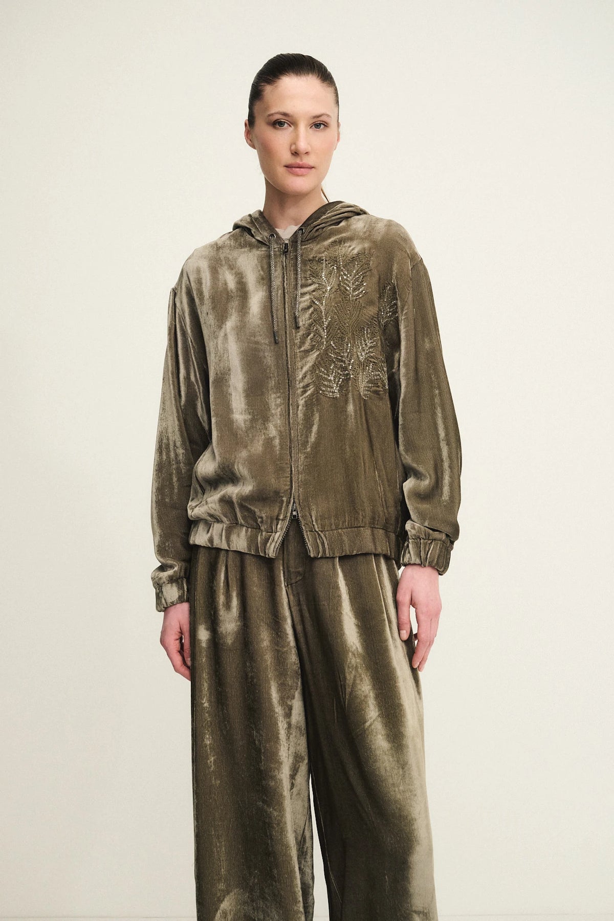 Topwear in ciniglia di velluto con ricamo