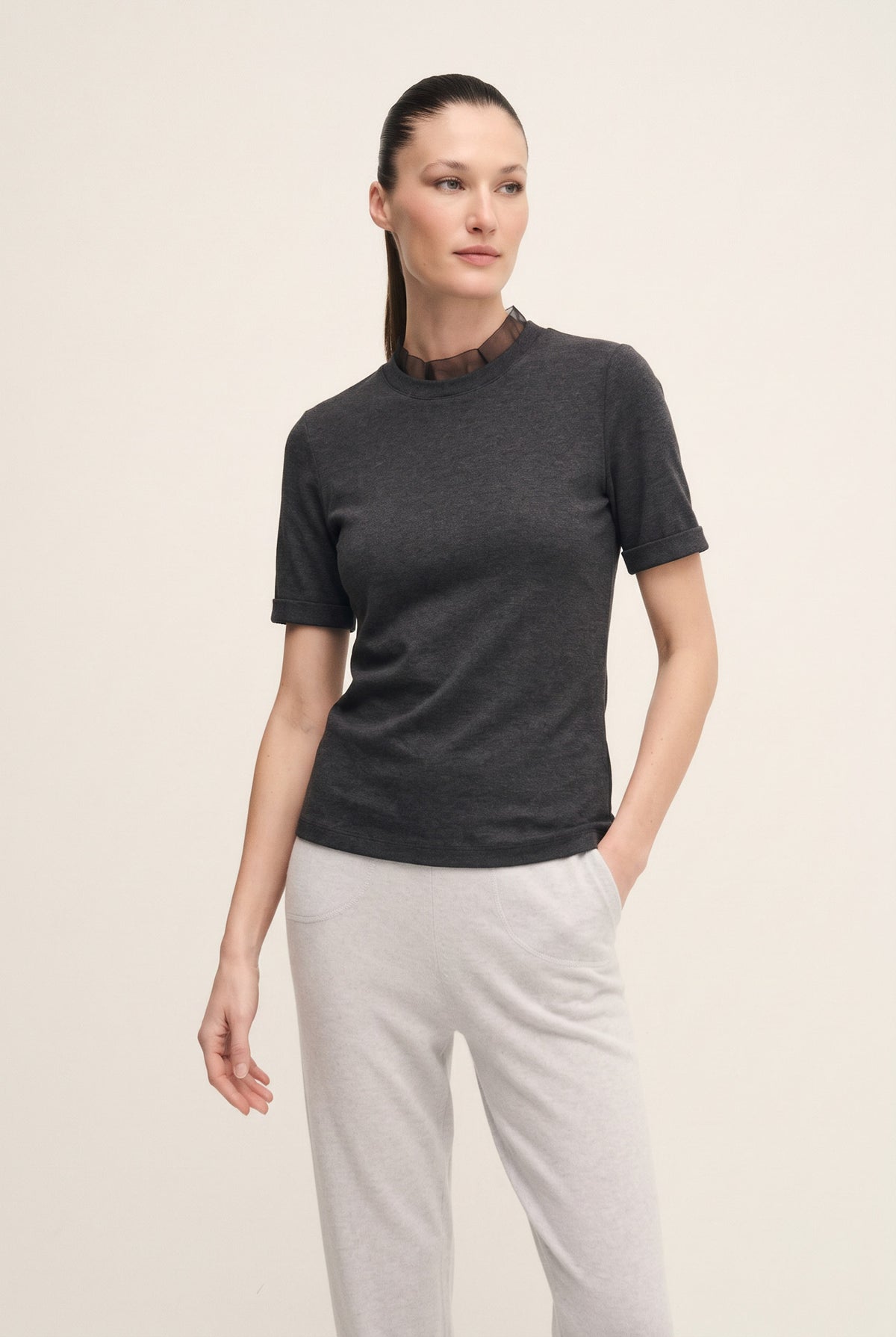 T-shirt in jersey con collo in organza