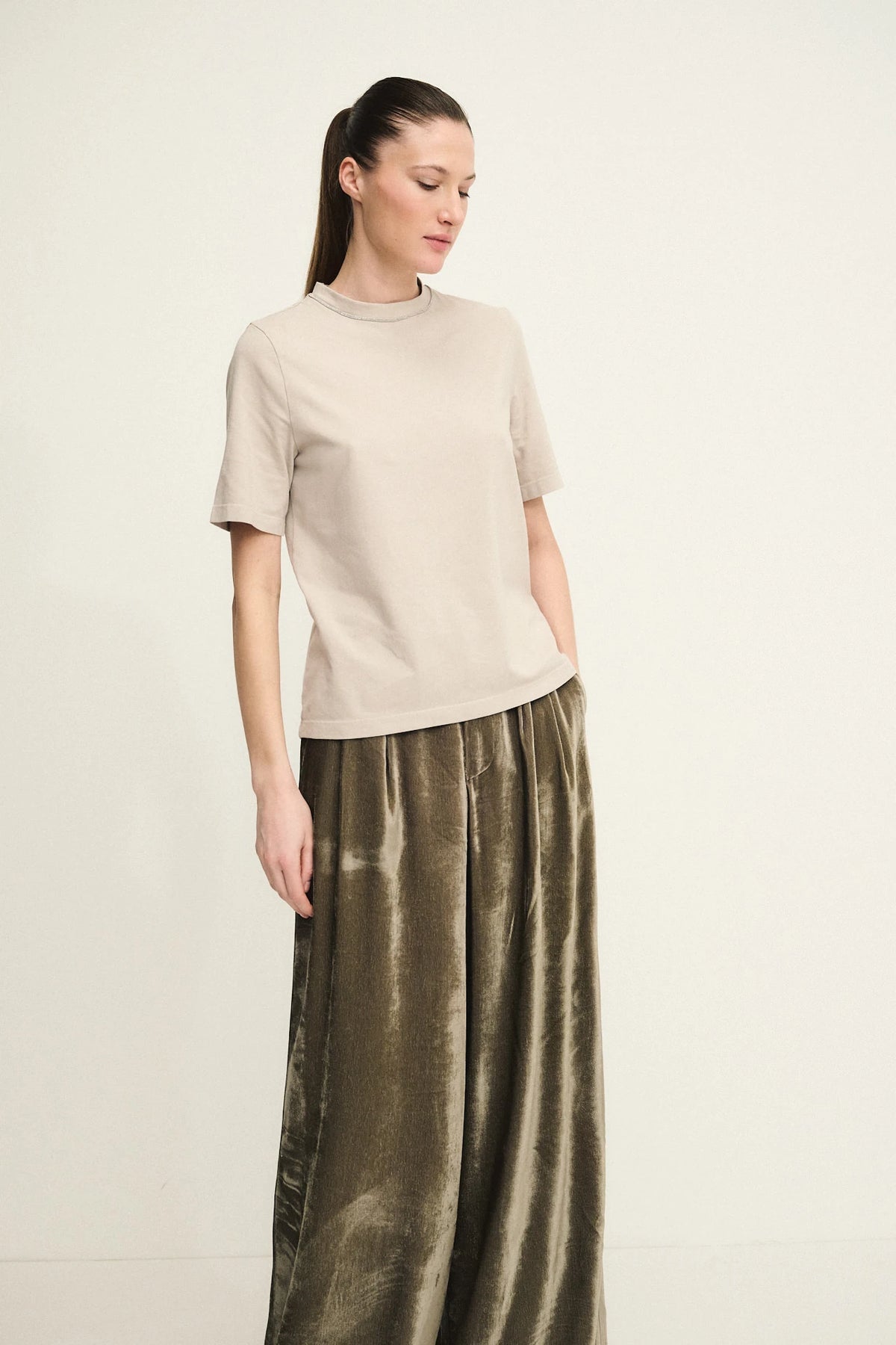 T-shirt girocollo tinto capo