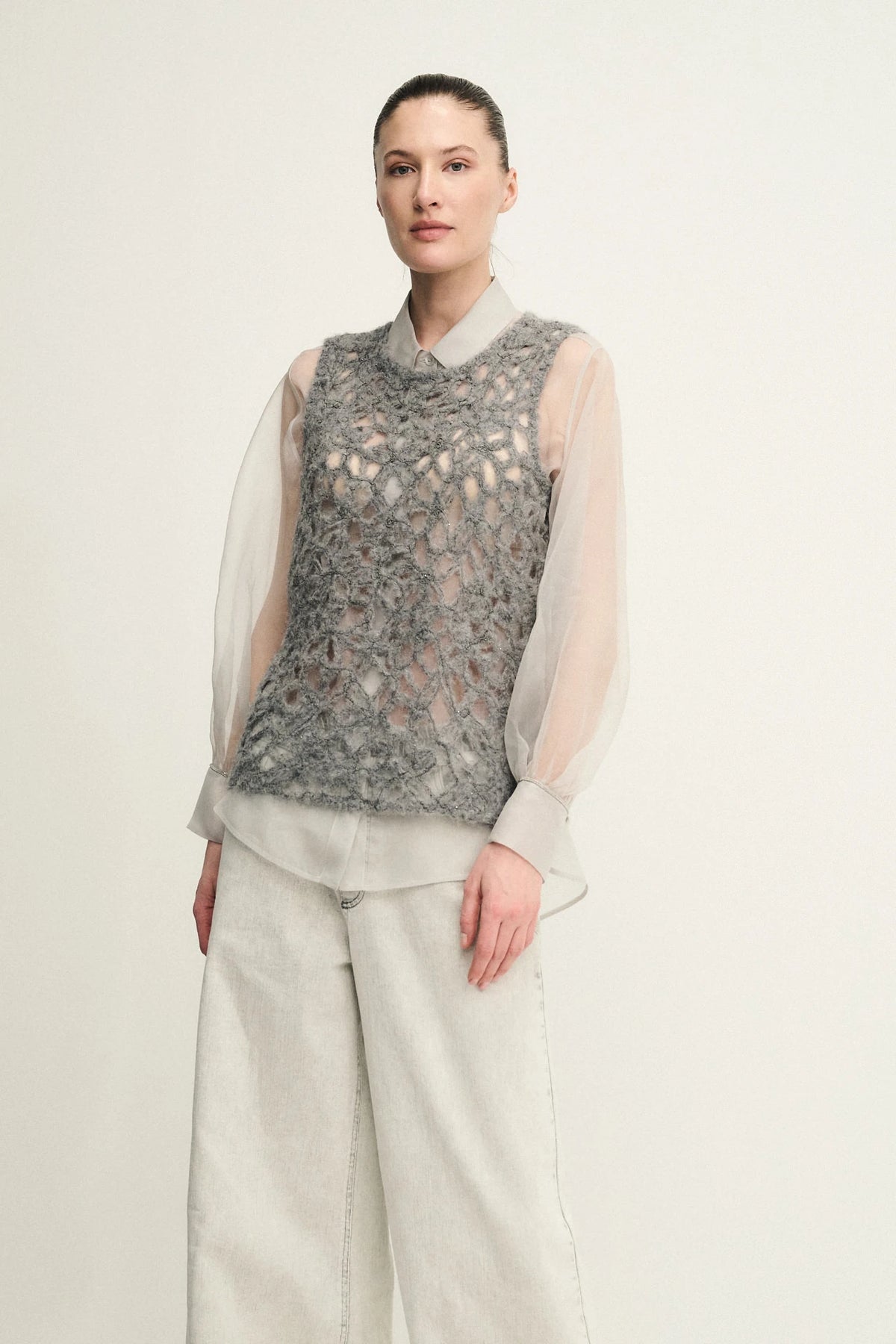 Top embroidery con monile