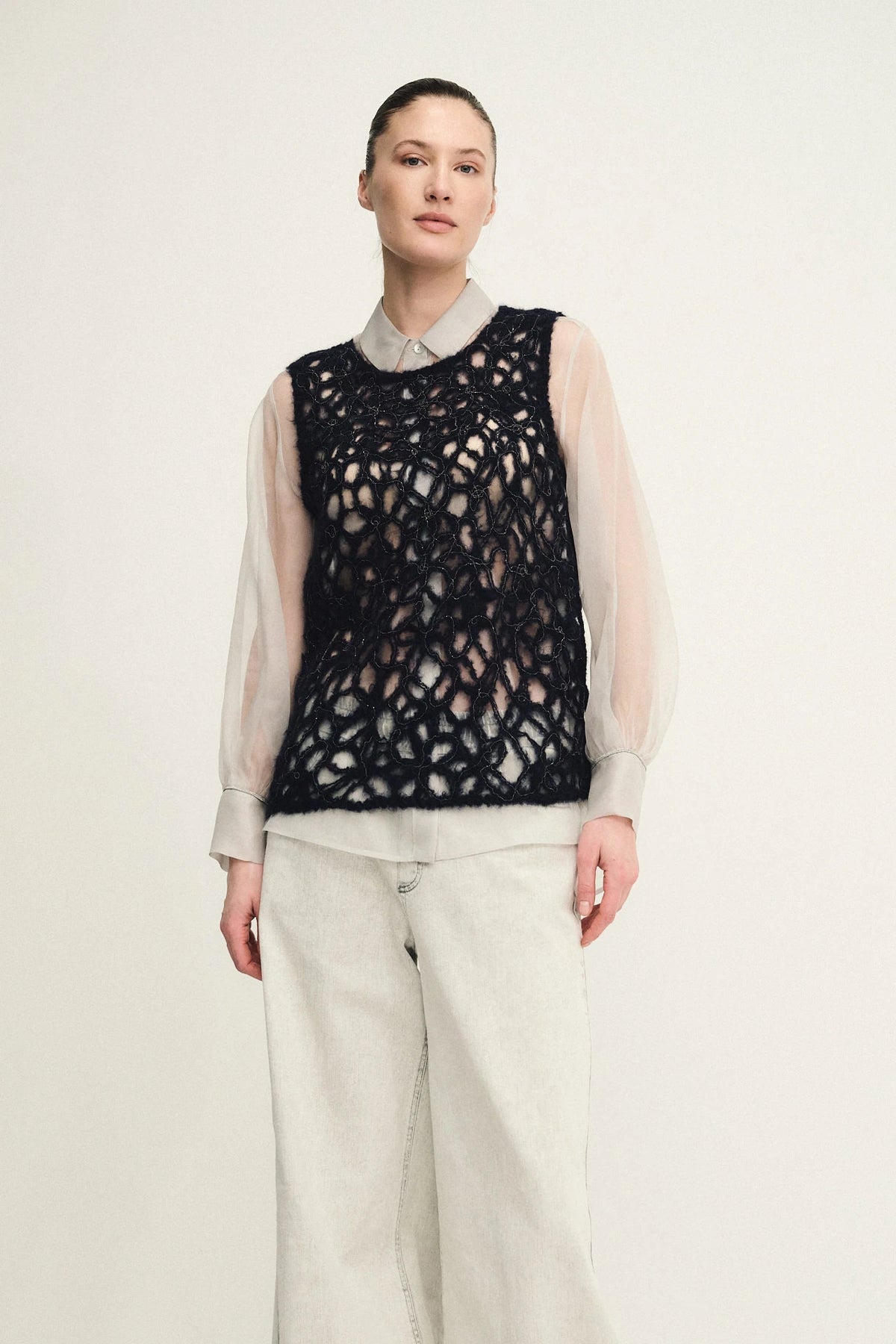 Top embroidery con monile