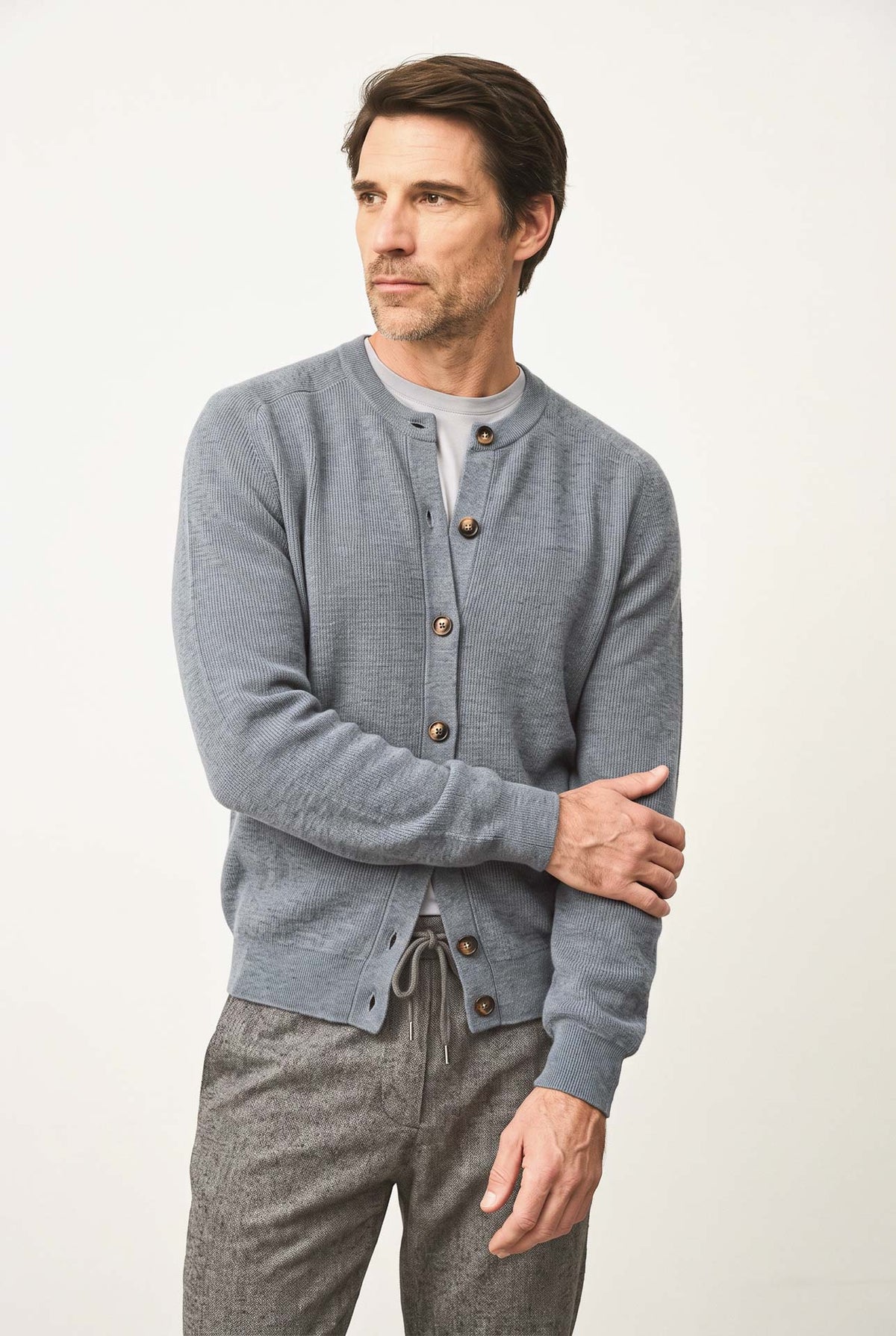 Cardigan con bottoni in pura lana vergine
