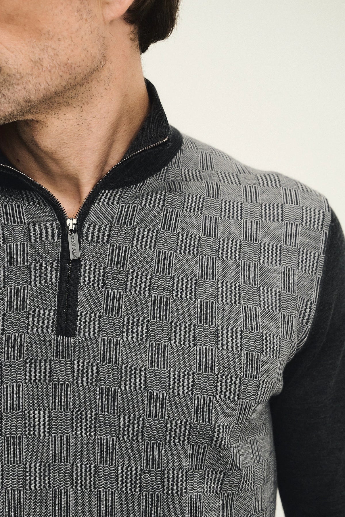 Lupetto zip in lana vergine e seta con motivo jacquard