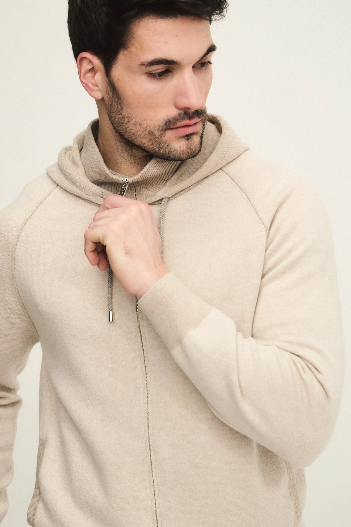 Topwear con cappuccio e maniche a raglan