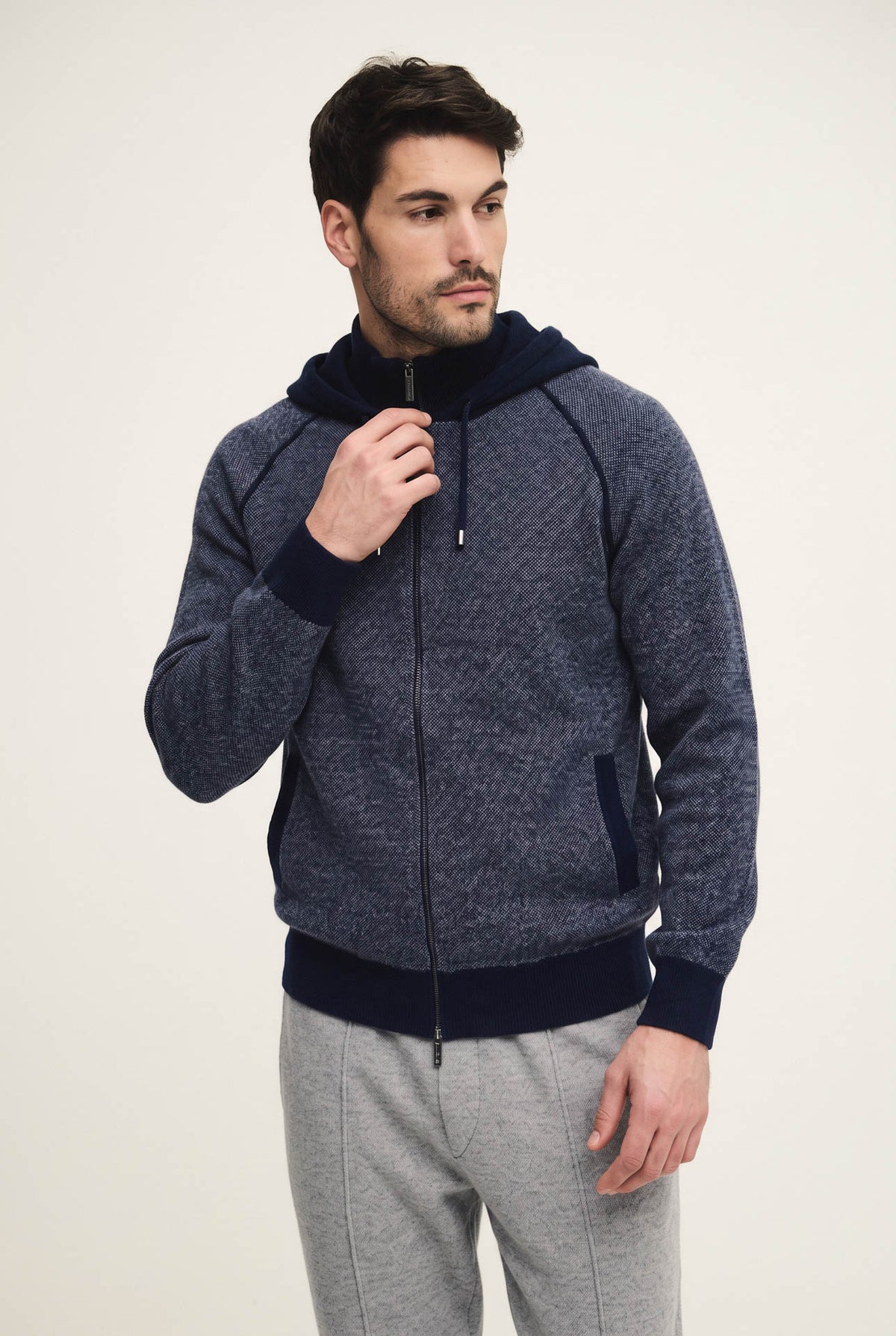 Topwear con cappuccio e maniche a raglan